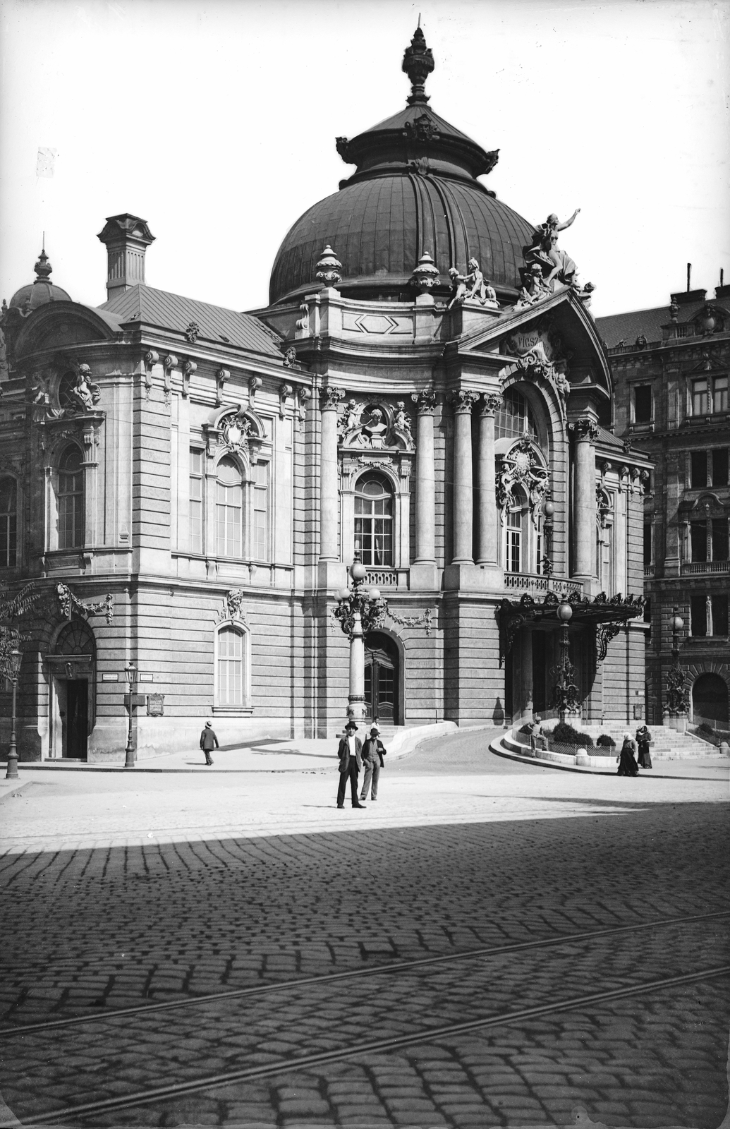 Hungary, Budapest XIII., Szent István (Lipót) körút, Vígszínház., 1903, Deutsche Fotothek / Brück und Sohn, driveway, theater, Budapest, Fortepan #277656
