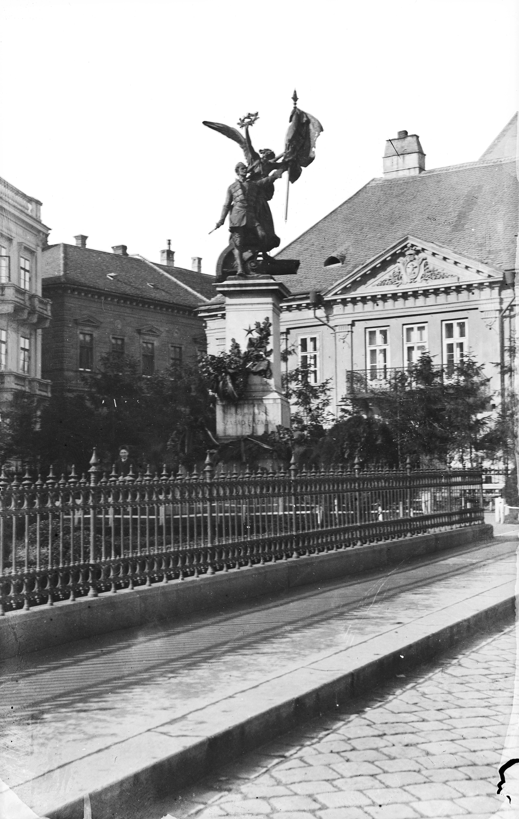 Hungary, Budapest I., Dísz tér, Honvéd-szobor (Zala György, 1893.)., 1903, Deutsche Fotothek / Brück und Sohn, sculpture, Red Star, monument, angel, Budapest, Fortepan #277660