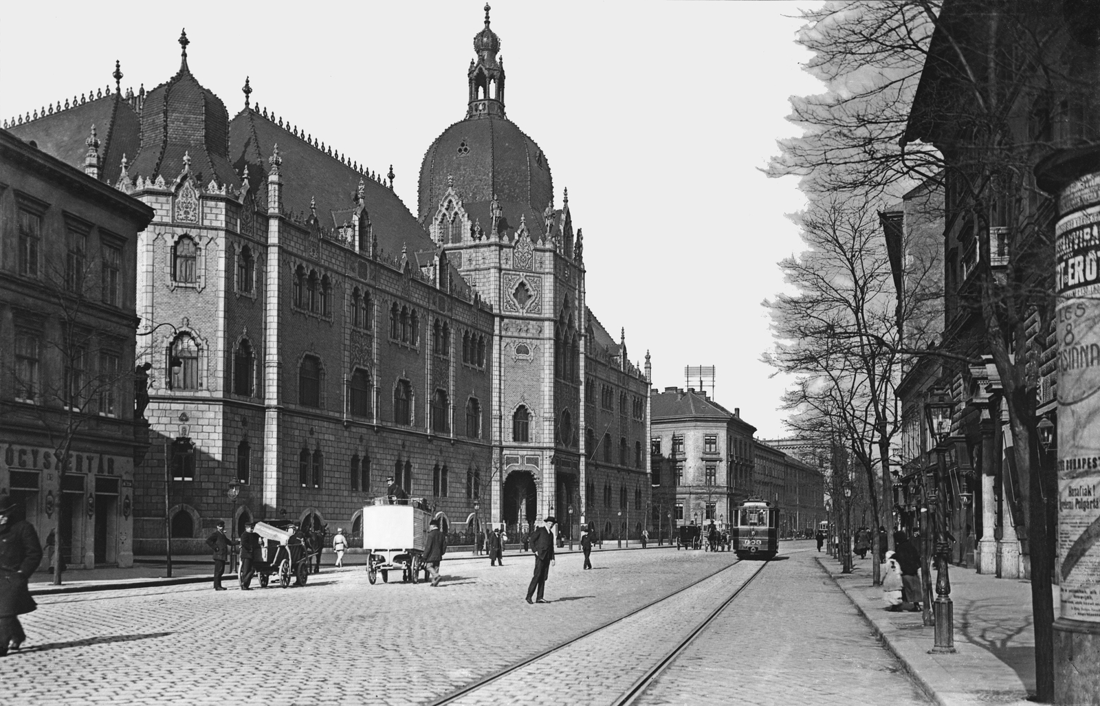 Magyarország, Budapest VIII.,Budapest IX., Üllői út, szemben a Hőgyes Endre utca és a Kinizsi utca között az Iparművészeti Múzeum., 1904, Deutsche Fotothek / Brück und Sohn, kupola, villamos, gyógyszertár, szecesszió, Lechner Ödön-terv, múzeum, Budapest, Fortepan #277685