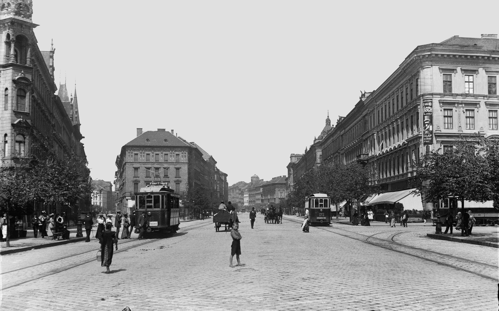 Magyarország, Budapest. Josefsring mit Straßenbahnen und Fuhrwerken, 1904, 1904, Deutsche Fotothek / Brück und Sohn, Best of, villamos, utcakép, árnyékoló, lovaskocsi, Fortepan #277719
