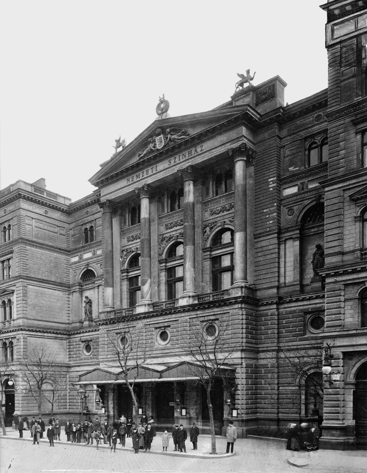 Hungary, Budapest VIII., Rákóczi (Kerepesi) út 3., Nemzeti Színház., 1905, Deutsche Fotothek / Brück und Sohn, Klösz György, vanished building, public building, architectural ornament, building statue, pediment, Antal Szkalnitzky-design, national theater, Budapest, Fortepan #277758