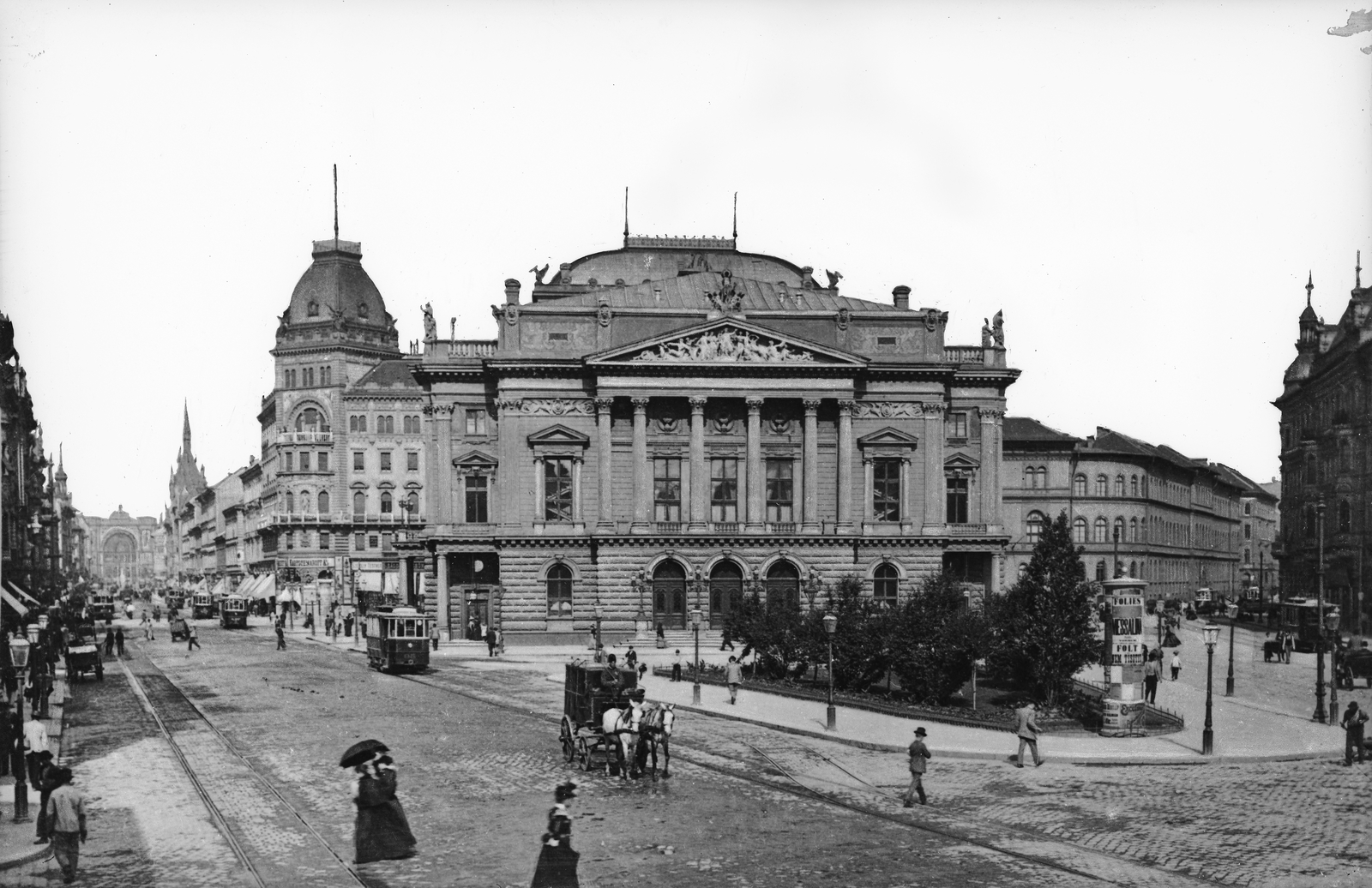 Hungary, Budapest VIII.,Budapest VII., szemben a Népszínház (a későbbi Nemzeti Színház) a mai Blaha Lujza téren a Rákóczi (Kerepesi) út felől nézve. Jobbra a Népszínház utca., 1906, Deutsche Fotothek / Brück und Sohn, Budapest, Fortepan #277791