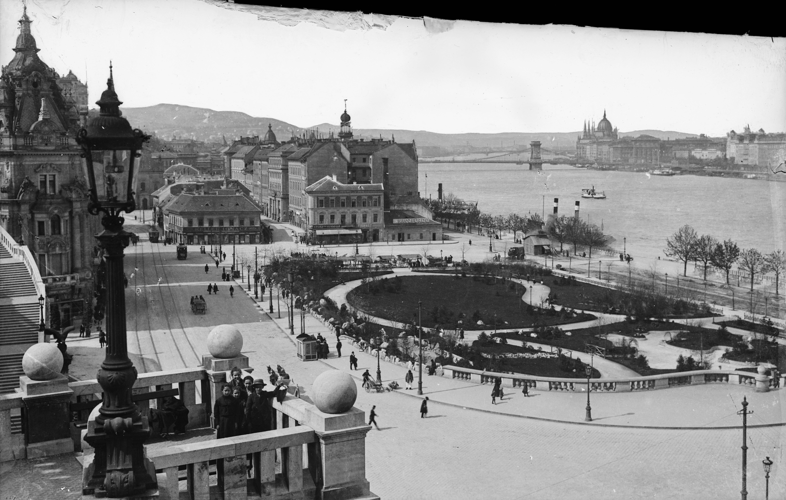 Hungary, Tabán, Budapest I., kilátás a Szent Gellért lépcsőtől a Döbrentei tér, a Széchenyi Lánchíd és a Parlament felé., 1907, Deutsche Fotothek / Brück und Sohn, picture, square, Budapest, Fortepan #277796