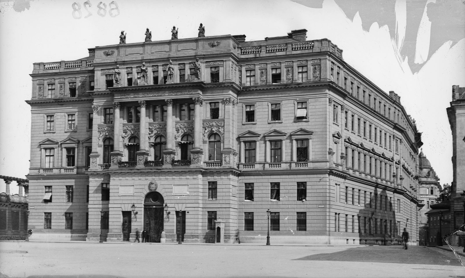 Magyarország, budai Vár, Budapest I., Szent György tér, Honvédelmi Minisztérium., 1907, Deutsche Fotothek / Brück und Sohn, középület, épületszobor, Budapest, Fortepan #277805