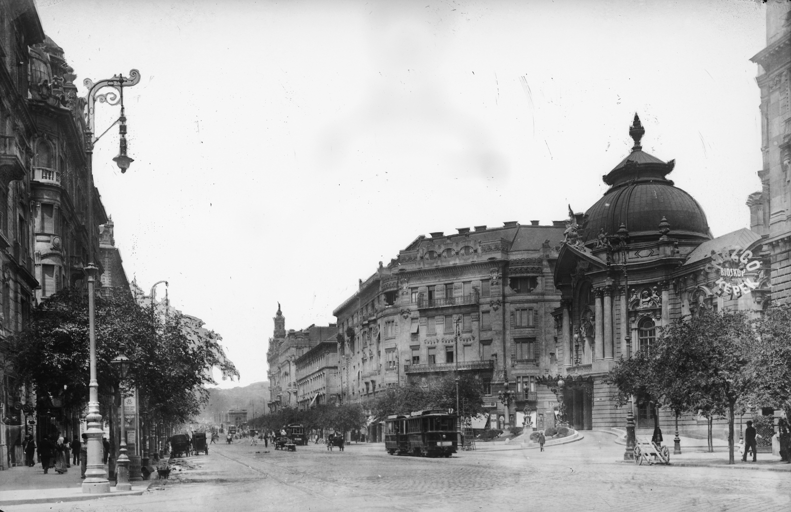 Hungary, Budapest V.,Budapest XIII., Szent István (Lipót) körút, jobbra a Vígszínház., 1912, Deutsche Fotothek / Brück und Sohn, Budapest, tram, Fortepan #277875