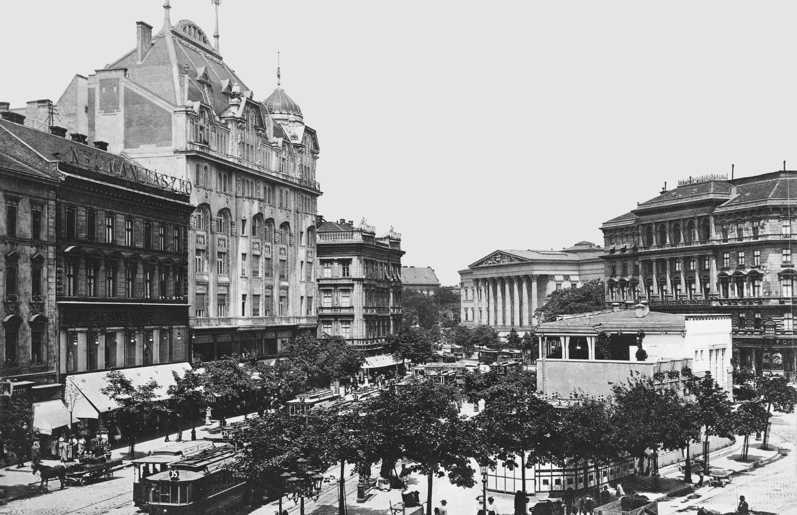 Magyarország, Budapest V.,Budapest VIII., Kálvin tér, előtérben jobbra a Báthory kávéház, távolabb középen a Magyar Nemzeti Múzeum., 1912, Deutsche Fotothek / Brück und Sohn, Budapest, eltűnt, viszonylatszám, villamos, Fortepan #277877