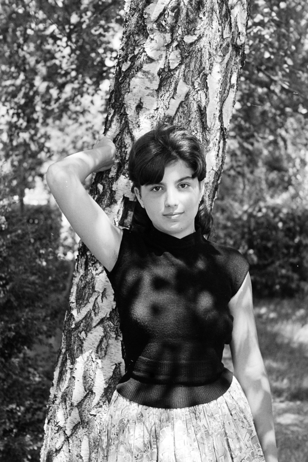 Hungary, Balatonboglár, Szentmihályi út 15., a felvétel a Fővárosi 1. sz. Építőipari Vállalat Üdülőjében készült., 1961, Artfókusz, Best of, wood, girl, Fortepan #277912