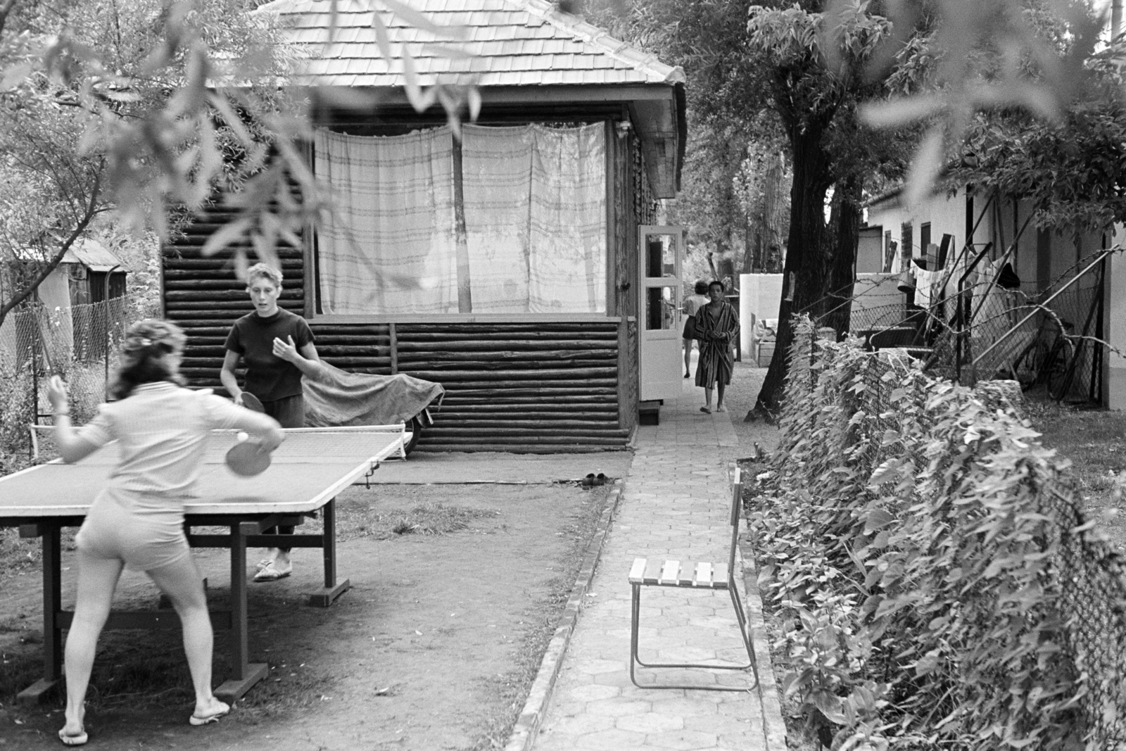 Hungary, Balatonboglár, Szentmihályi út 15., a felvétel a Fővárosi 1. sz. Építőipari Vállalat Üdülőjében készült., 1960, Artfókusz, table tennis table, holiday house, Fortepan #277921