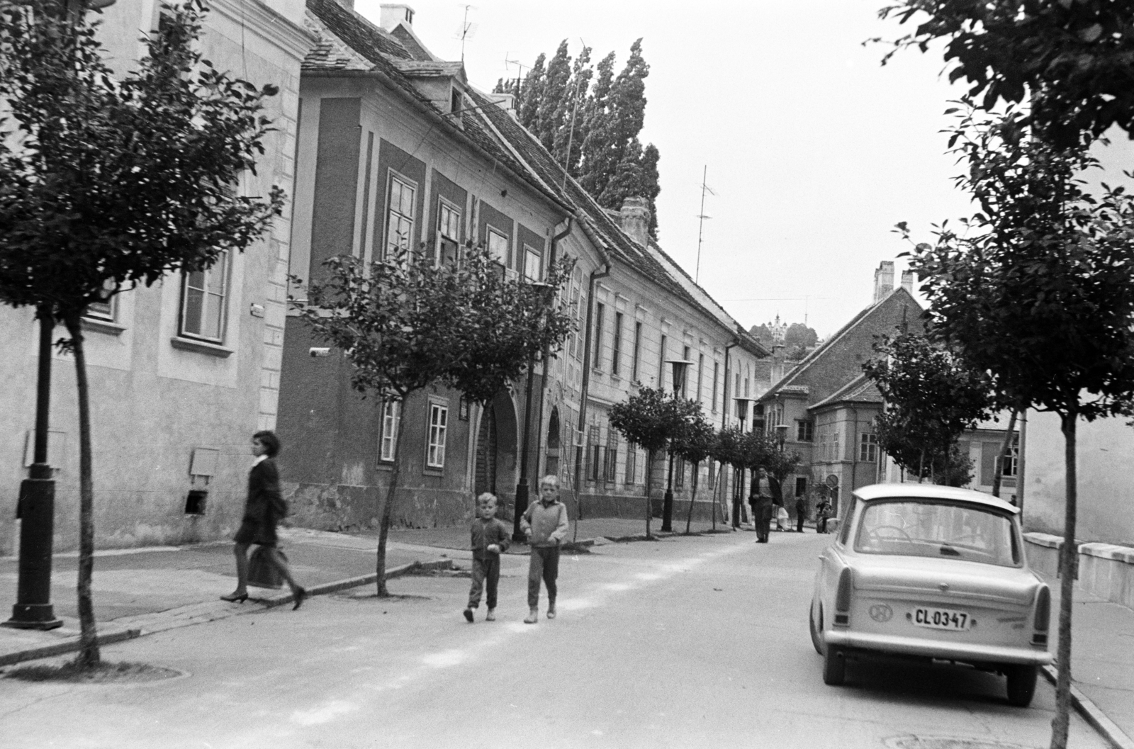 Hungary, Kőszeg, Rajnis utca a Jurisics tér - Táblaház (Schätzel Frigyes) utca közötti szakaszon, balra a Chernel utca torkolata., 1970, Artfókusz, number plate, Fortepan #277928