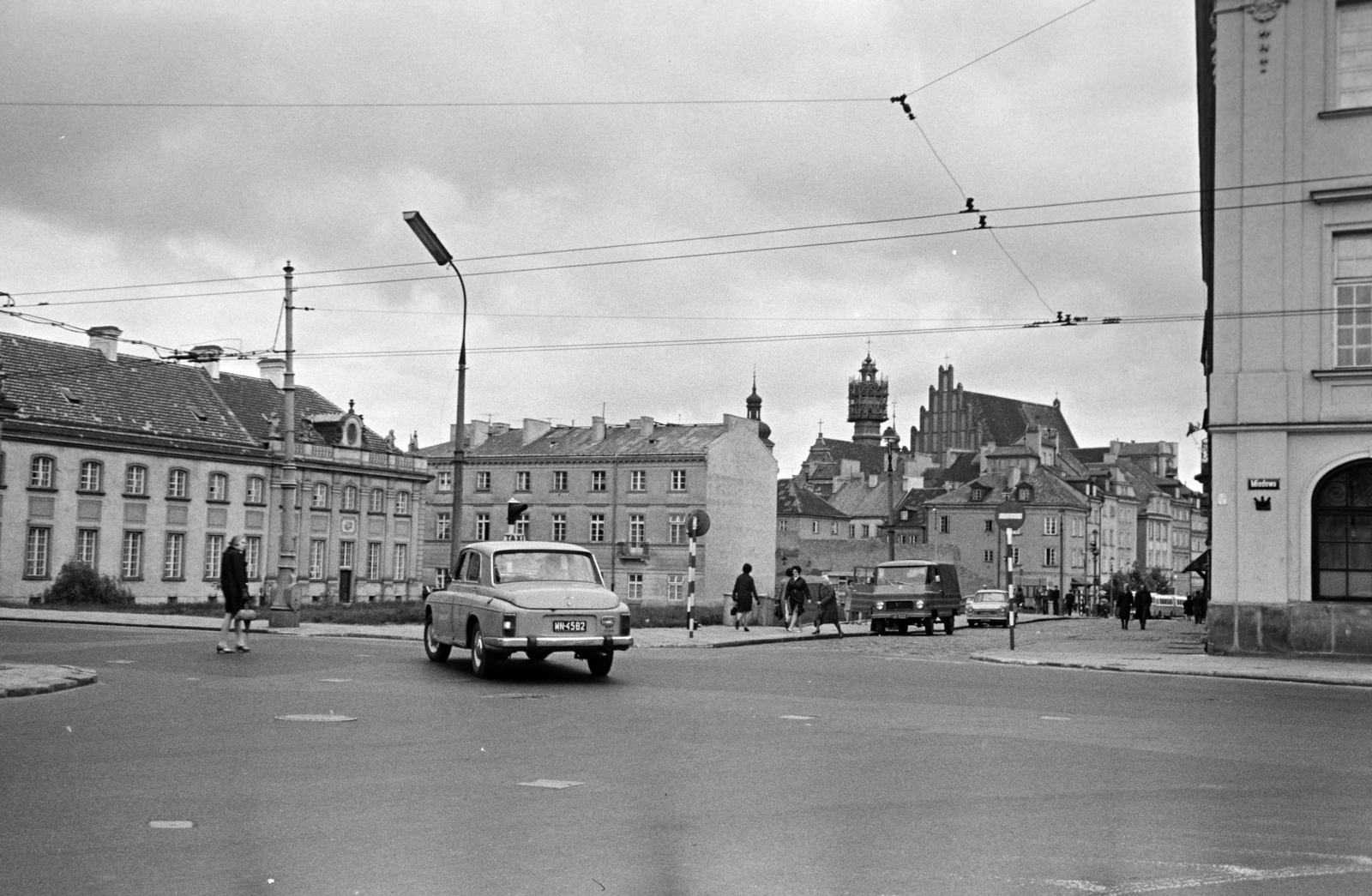 Lengyelország, Varsó, ulica Miodowa, szemben az ulica Senatorska., 1968, Artfókusz, Fábián József, Zuk-márka, FSO Warszawa, Fortepan #277967