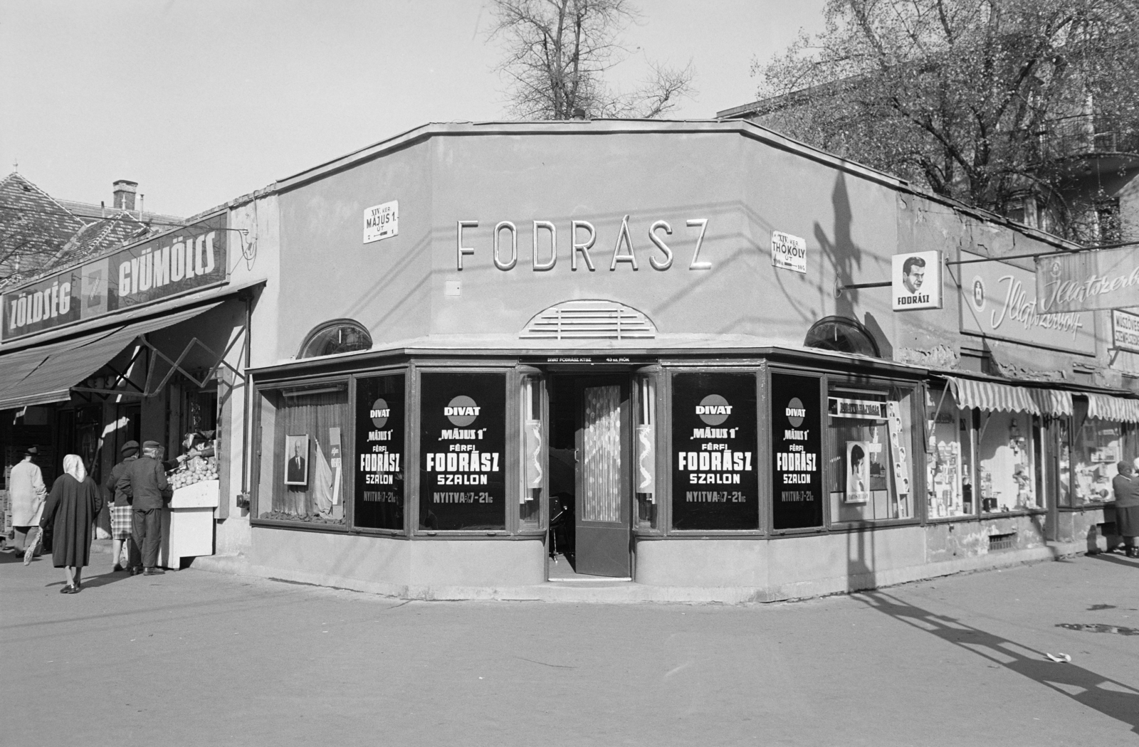 Magyarország, Budapest XIV., Hermina (Május 1.) út - Thököly út sarok, "Május 1" férfi fodrász szalon., 1970, Artfókusz, Fábián József, Budapest, május 1, fodrászat, Fortepan #277980