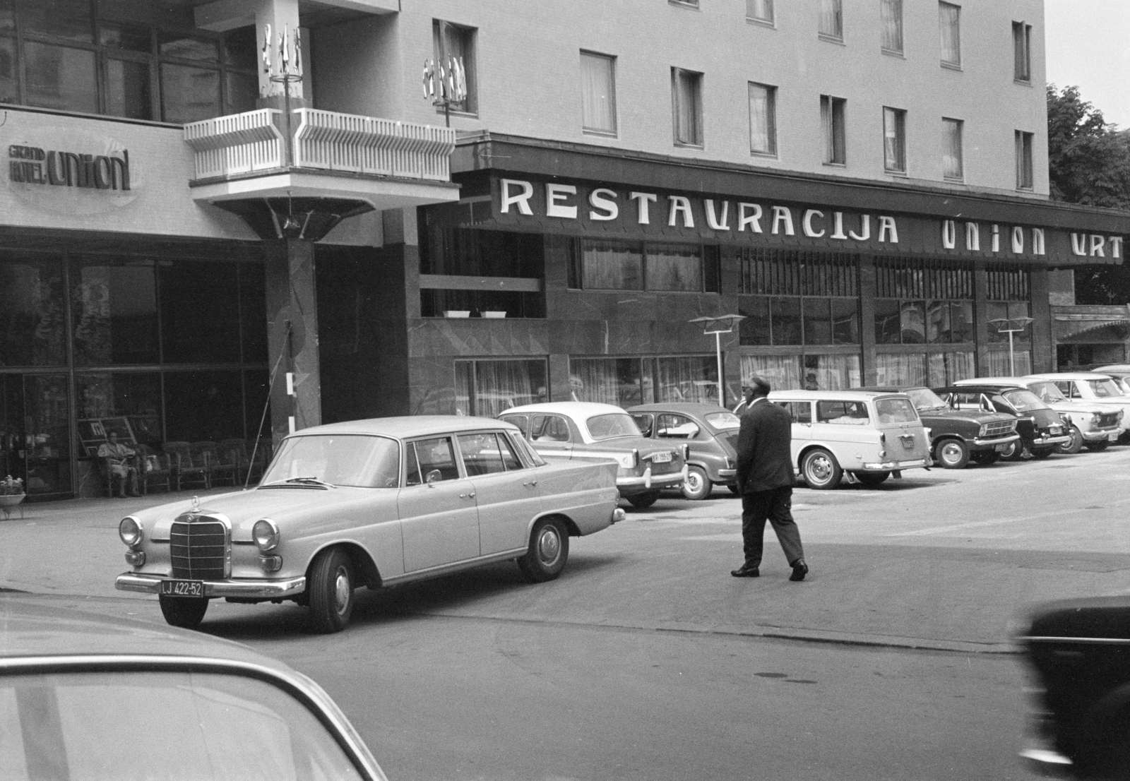 Slovenia, Ljubljana, Miklošičeva cesta, Grand Hotel Union, 1969, Artfókusz, restaurant, Mercedes-brand, Yugoslavia, Fortepan #277993