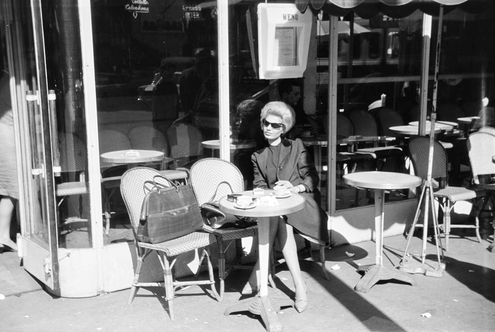 1964, Artfókusz, lady, table, chair, cross-legged sitting, Fortepan #278055