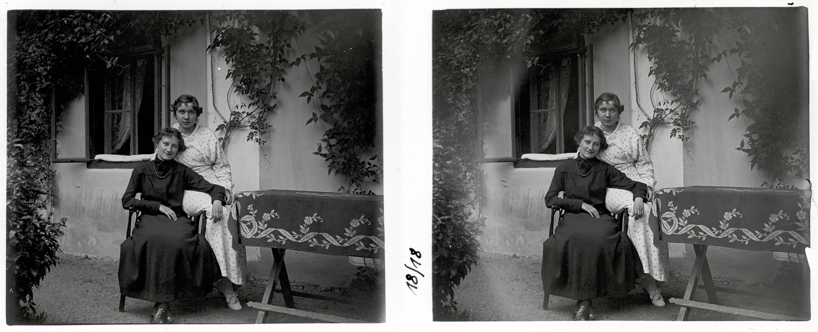 1915, Schoch Frigyes, smile, women, holiday house, double portrait, stereophoto, sitting on the armrest of a chair, Fortepan #27808