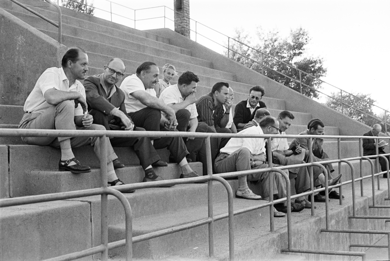 Magyarország, Margitsziget, Budapest, Úttörő sporttelep / Úttörő stadion (később Margitszigeti Atlétikai Centrum)., 1965, Artfókusz, Fábián József, nézőtér, szurkoló, Fortepan #278103