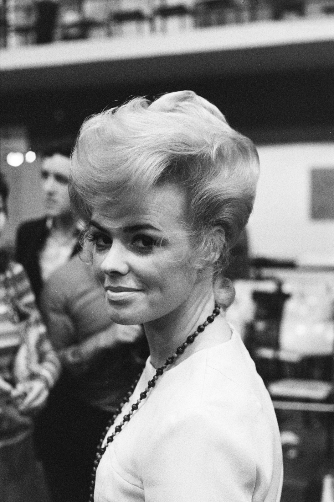 1970, Artfókusz, lady, hairdo, looking back, necklace, Fortepan #278116