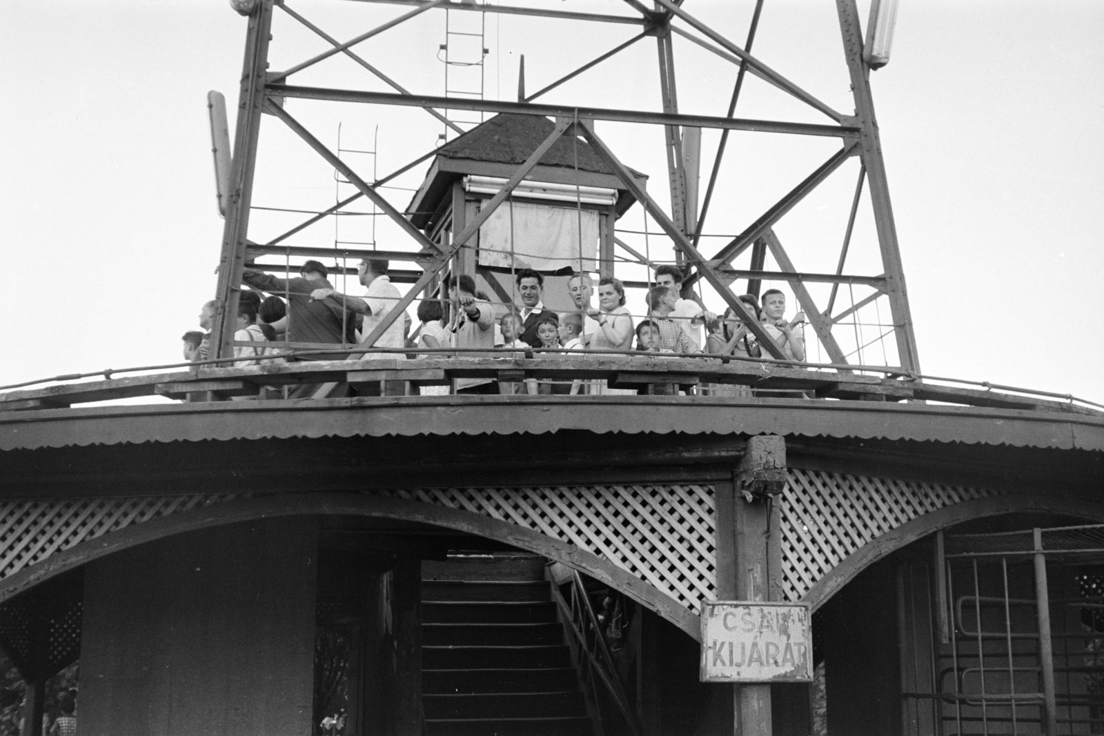 Magyarország, Vidámpark, Budapest XIV., Repülő., 1959, Artfókusz, Fábián József, gyerekek, torony, Budapest, Fortepan #278166