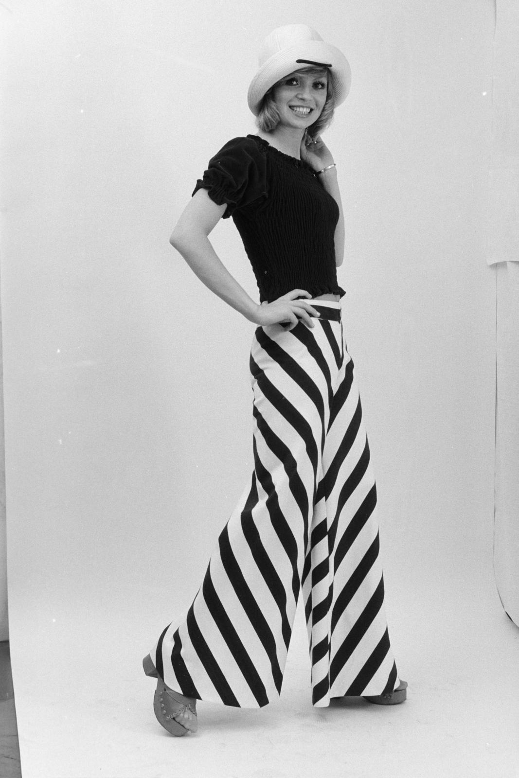 1975, Artfókusz, striped dress, fashion, Fortepan #278175