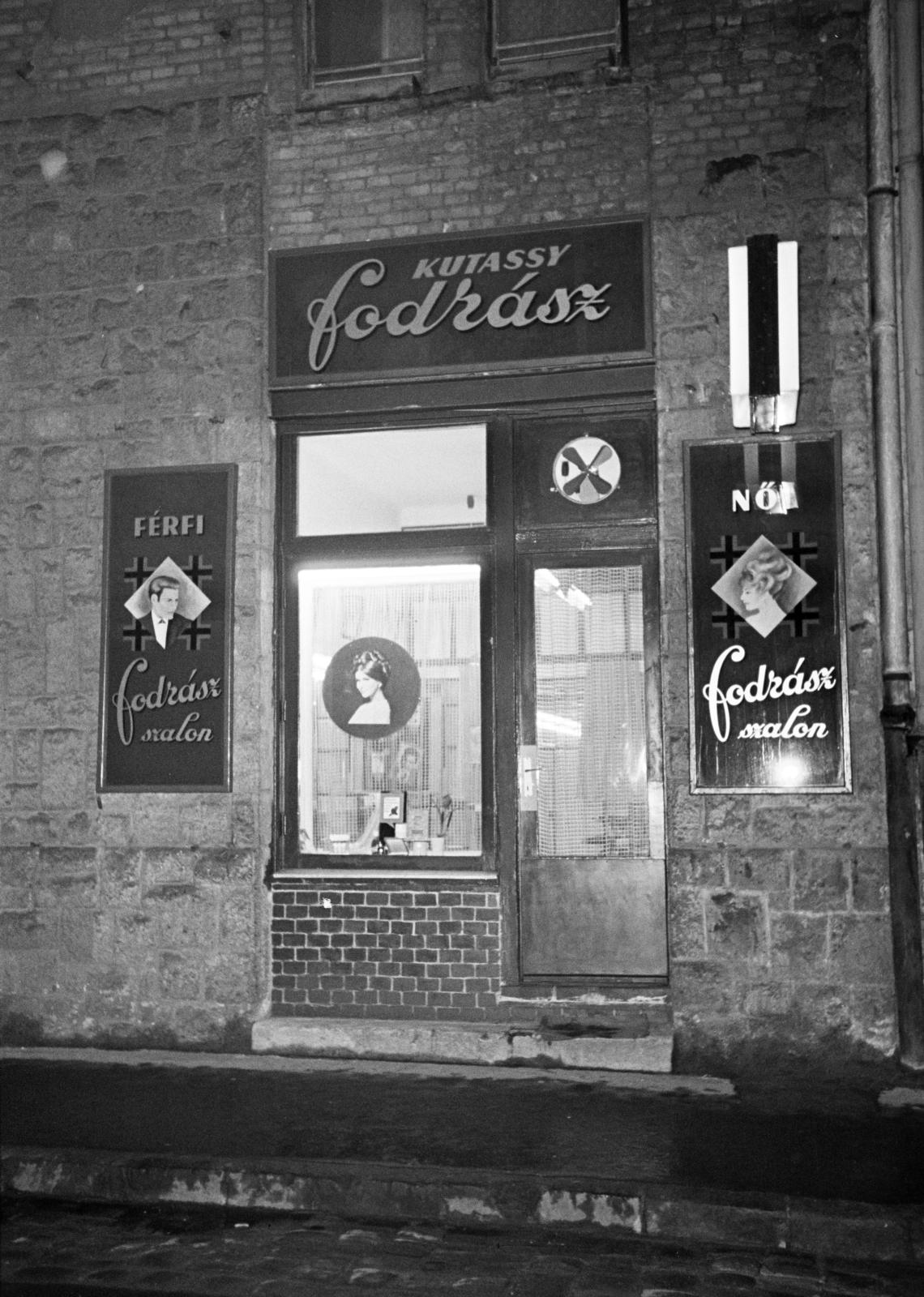 Hungary, Budapest XIV., Ilka utca 18., Kutassy férfi-női fodrász., 1961, Artfókusz, store display, tradie, hairdresser, Budapest, Fortepan #278193