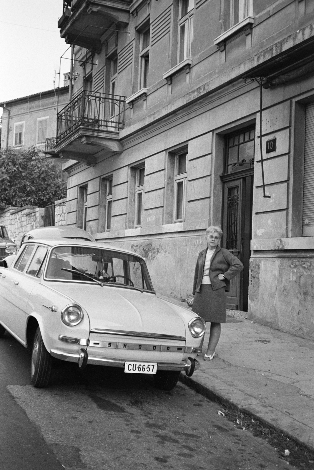 Croatia,Adriatic Sea, Rijeka, a felvétel a Laginjina ulica 10. számú ház előtt készült., 1970, Artfókusz, Volkswagen Beetle, number plate, Yugoslavia, Fortepan #278225
