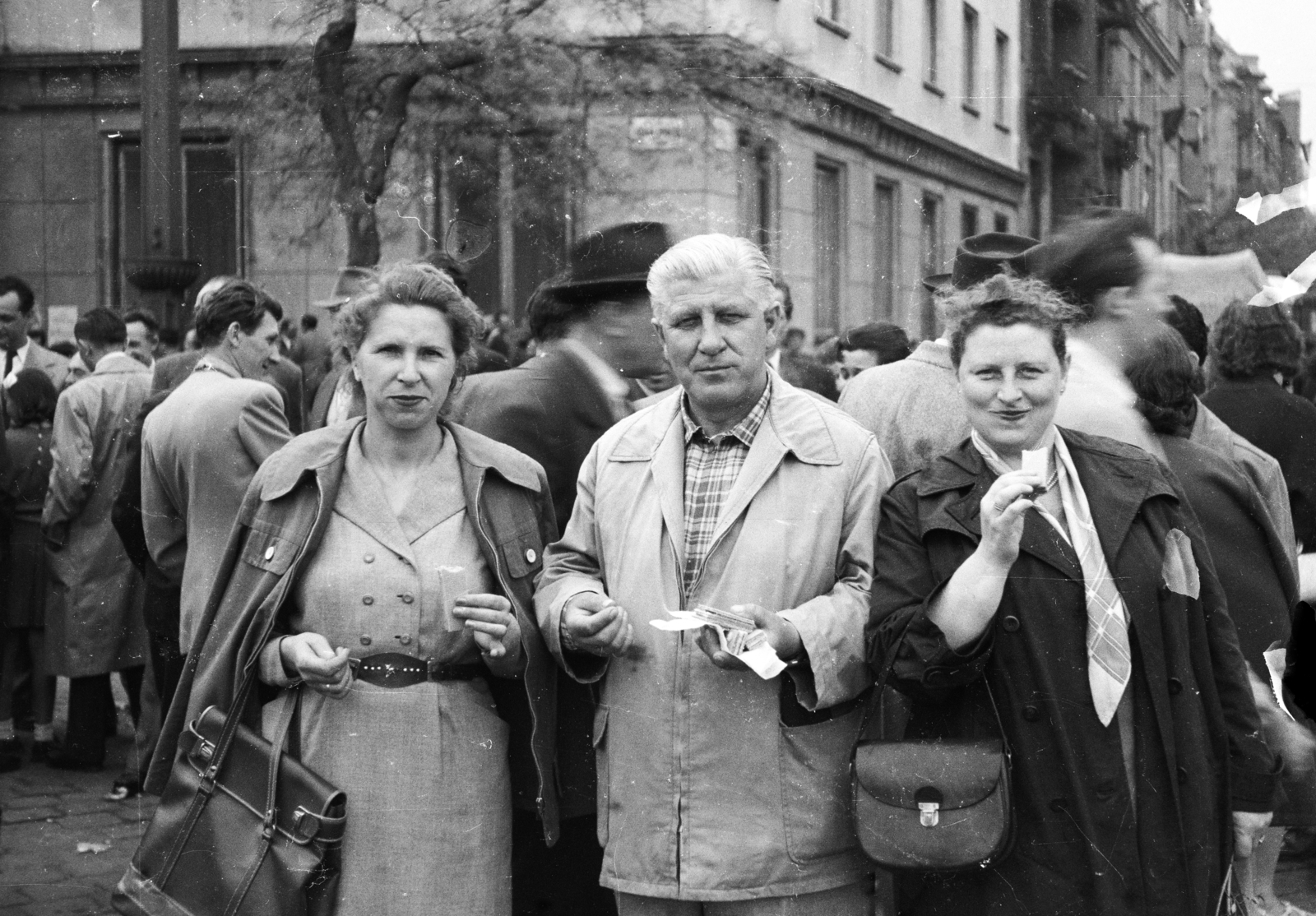 1960, Artfókusz, Fábián József, étkezés, hárman, felvonulás, nápolyi, Fortepan #278268