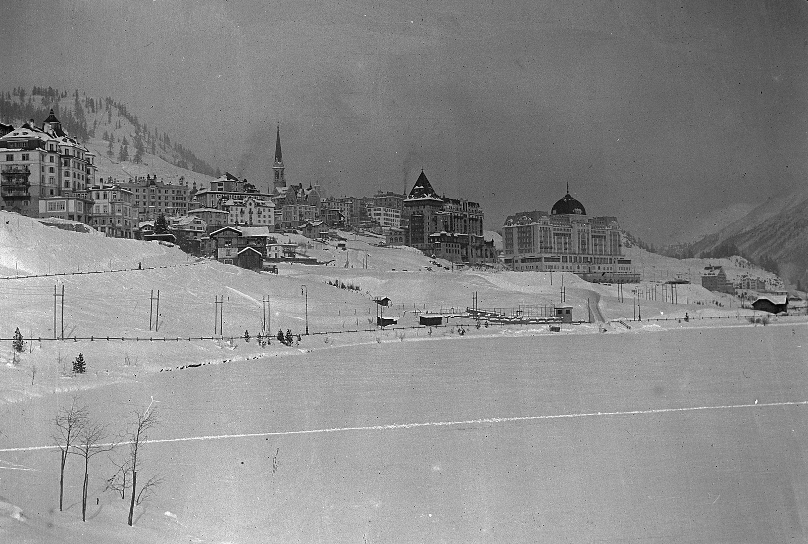 Switzerland, St. Moritz, szemben a Badrutt's Palace Hotel, mellette jobbra a Grand-Hotel St. Moritz., 1910, Schoch Frigyes, winter, cityscape, Fortepan #27835