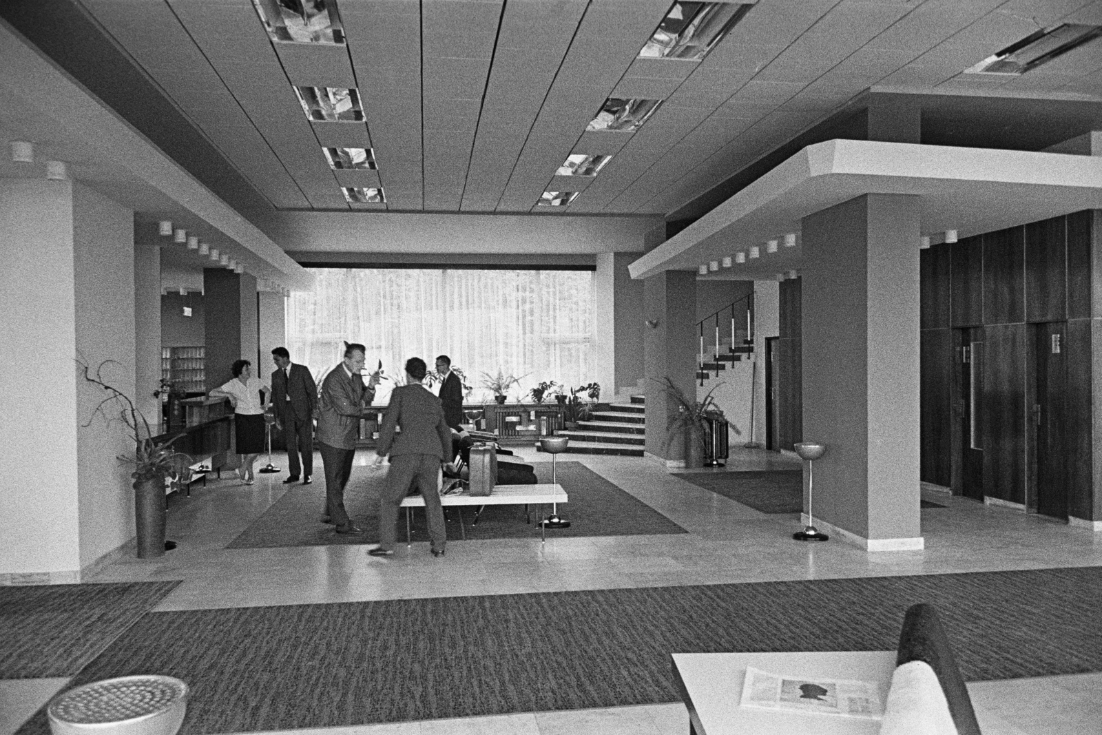 Szlovákia, Magas-Tátra, Magastátra, Felsőtátrafüred üdülőhely (ekkor Ótátrafüred, később Magastátra város része). Hotel Sport., 1962, Artfókusz, Fábián József, recepció, enteriőr, Csehszlovákia, Fortepan #278397