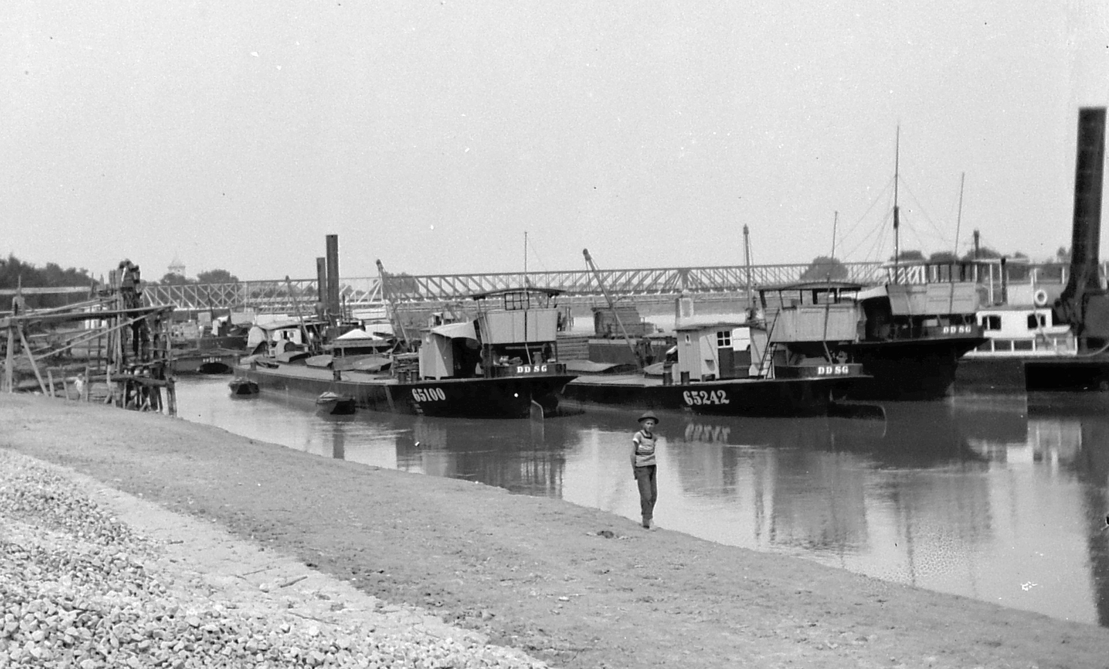 Croatia, Osijek, vasúti híd a Dráván. Háttérben (balra) a vártemplom tornya., 1922, Fortepan, ship, railway, bridge, barge, railway bridge, Fortepan #2784