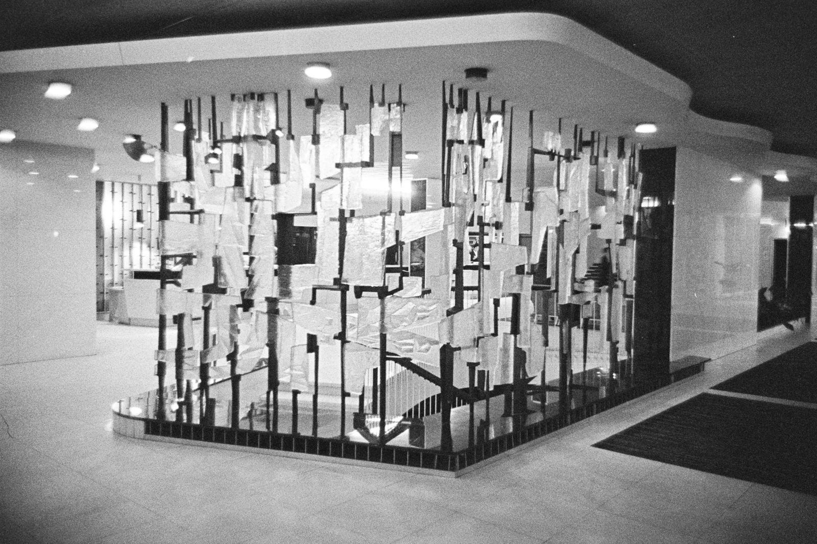 Czech Republik, Brno, a felvétel a Hotel International Brno lépcsőházánál készült., 1963, Artfókusz, modern architecture, modern art, Czechoslovakia, Fortepan #278406