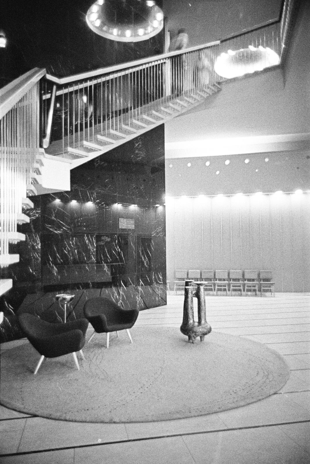 Csehország, Brno, a felvétel a Hotel International Brno lépcsőházánál készült., 1963, Artfókusz, Fábián József, Csehszlovákia, Fortepan #278408