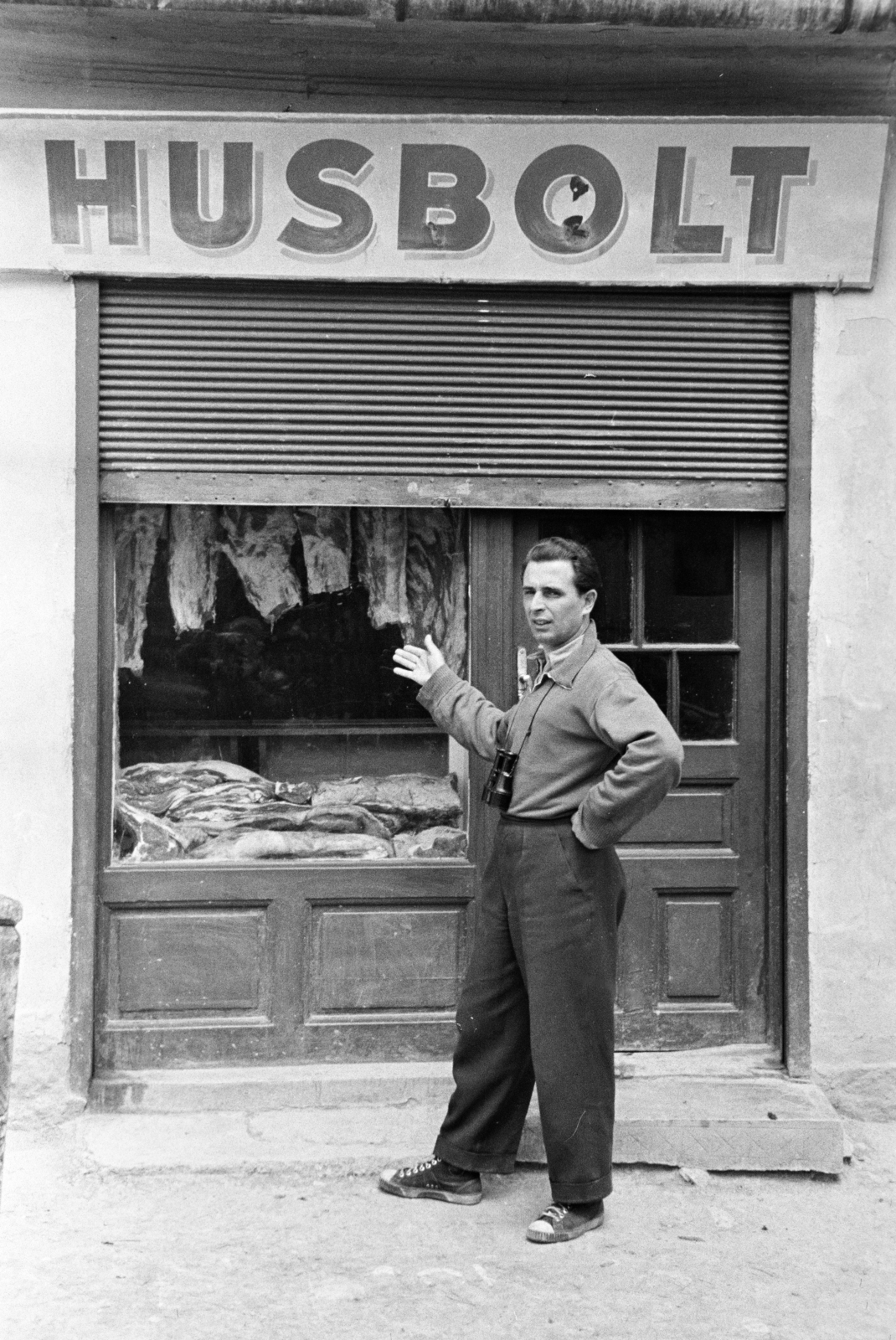 1958, Artfókusz, Show window, store display, shutter, sneakers, shirt, pants, telescope, pride, Fortepan #278412