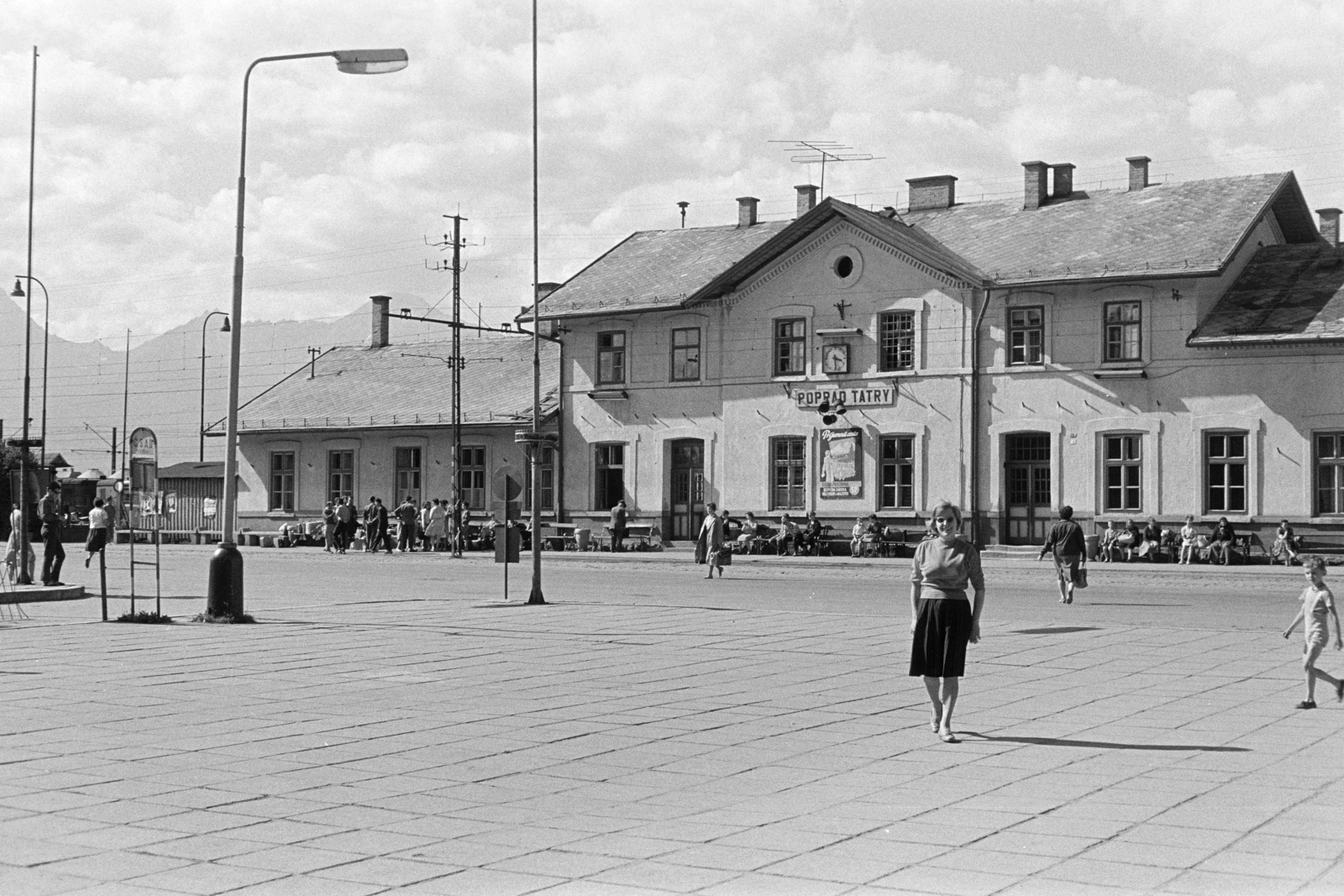 Slovakia, Poprad, ulica Jiřího Wolkera, a felvétel a Tátrai Villamos Vasút (TEŽ) végállomása előtt készült., 1962, Artfókusz, Czechoslovakia, disappeared, Fortepan #278448