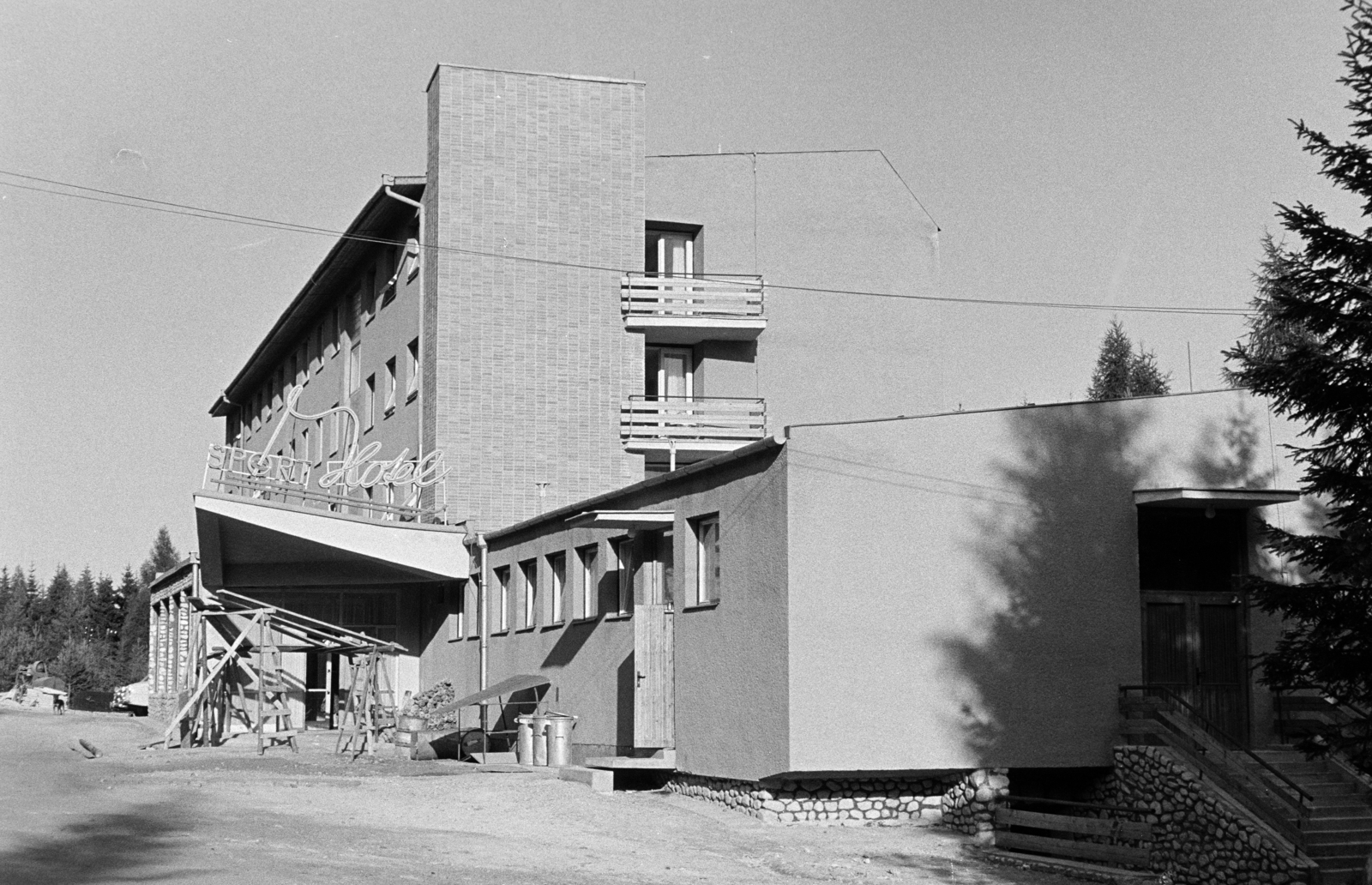 Szlovákia, Magas-Tátra, Ótátrafüred, Felsőtátrafüred üdülőhely (ekkor Ótátrafüred, később Magastátra város része). Hotel Sport., 1962, Artfókusz, Fábián József, Csehszlovákia, Fortepan #278451