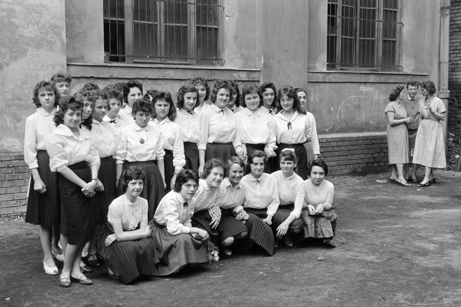 Magyarország, Budapest II., Lajos utca 34., az Általános iskola egyik lány osztálya., 1960, Artfókusz, Fábián József, lányosztály, Budapest, Fortepan #278471