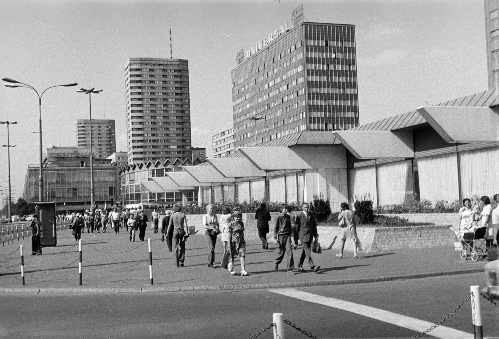 Lengyelország, Varsó, az ulica Marszałkowska az Aleje Jerozolimskie és az ulica Nowogrodzka között., 1975, Artfókusz, Fábián József, Fortepan #278525