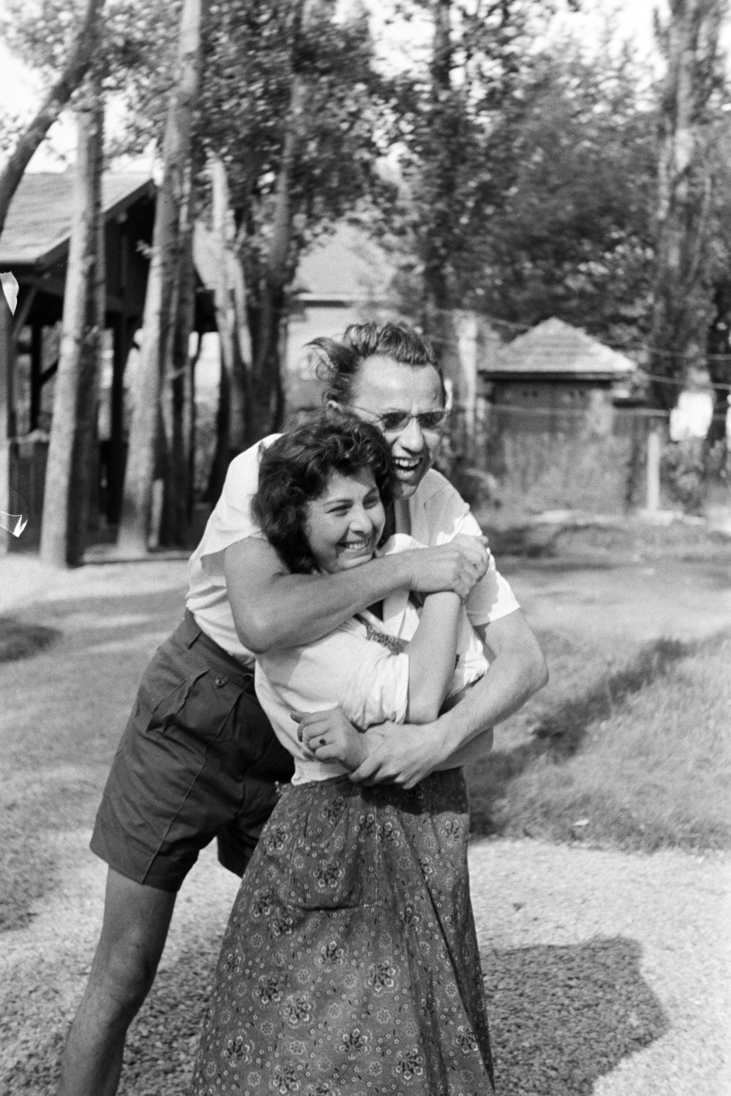 Hungary, Balatonboglár, Szentmihályi út 15., a felvétel a Fővárosi 1. sz. Építőipari Vállalat Üdülőjében készült., 1960, Artfókusz, man and woman, fun, Fortepan #278592