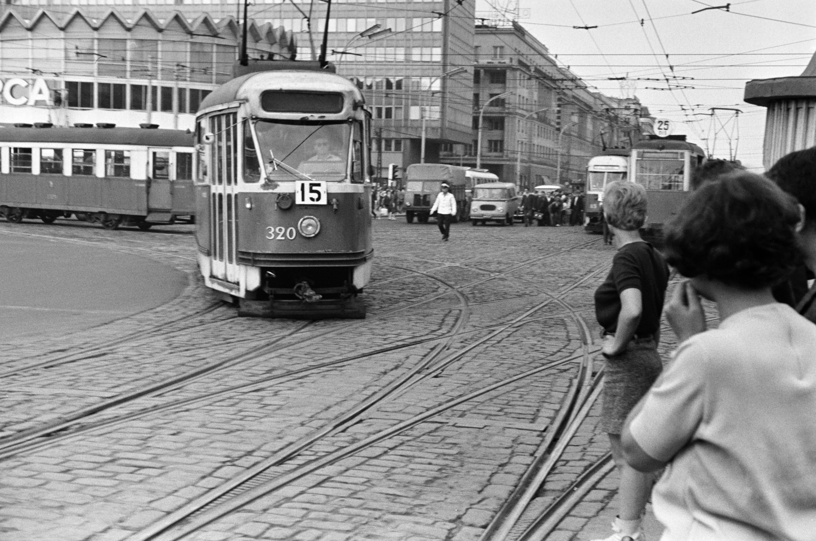 Poland, Warsaw, a mai Rondo Romana Dmowskiego (Aleje Jerozolimskie - ulica Marszalkowska kereszteződés)., 1968, Artfókusz, public transport line number, tram, Fortepan #278620