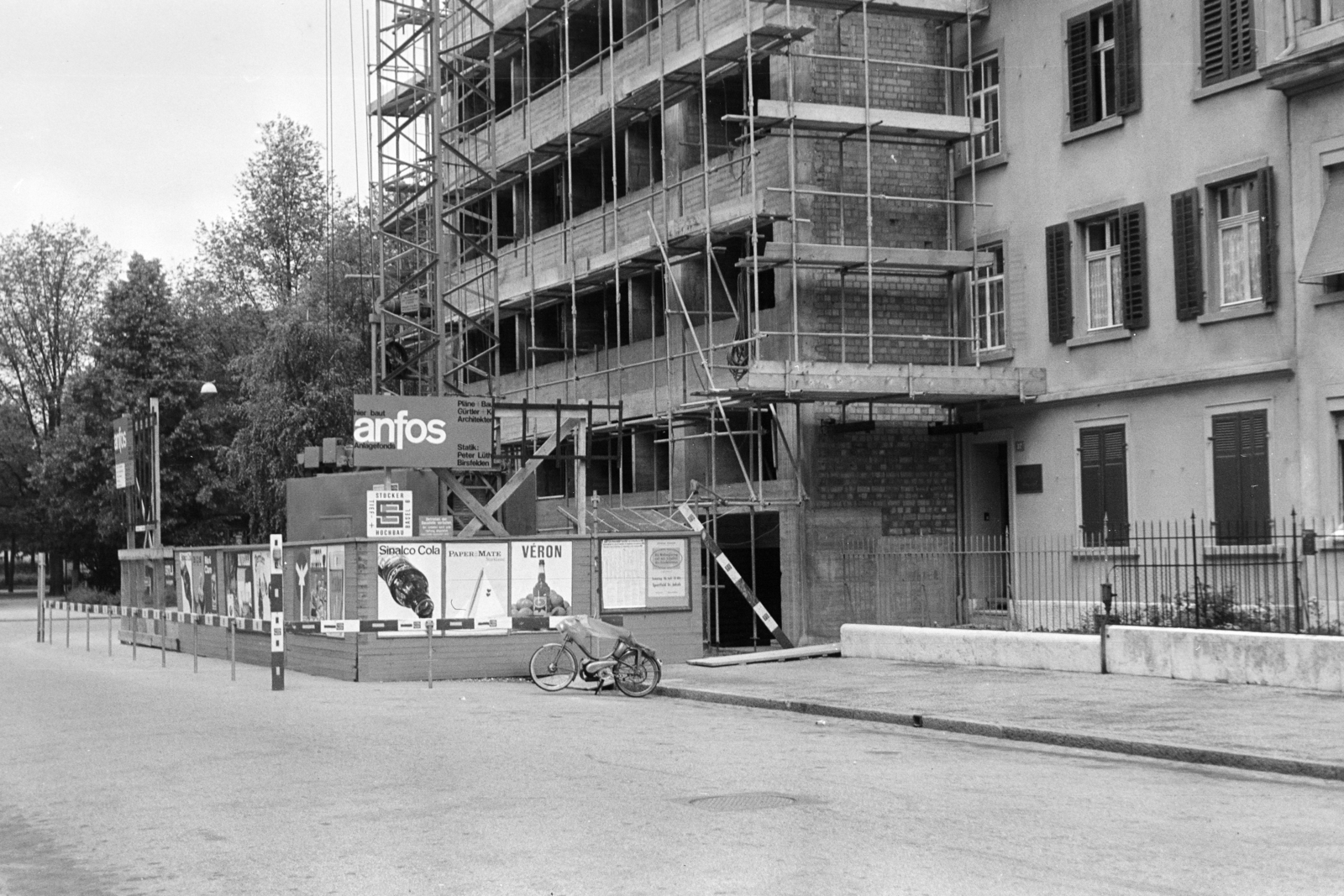 Switzerland, Basel, Altkircherstraße a Gotthelfstraße felé nézve, szemben az Altkircherstraße 34. építése., 1966, Artfókusz, Fortepan #278690
