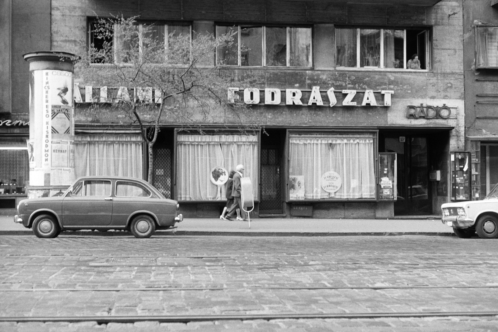Hungary, Budapest II., Margit körút (Mártírok útja), szemben az 57. számú házban a Budapesti Állami Fodrászat női fodrászata., 1973, Artfókusz, Budapest, Patyolat shop, Fortepan #278705