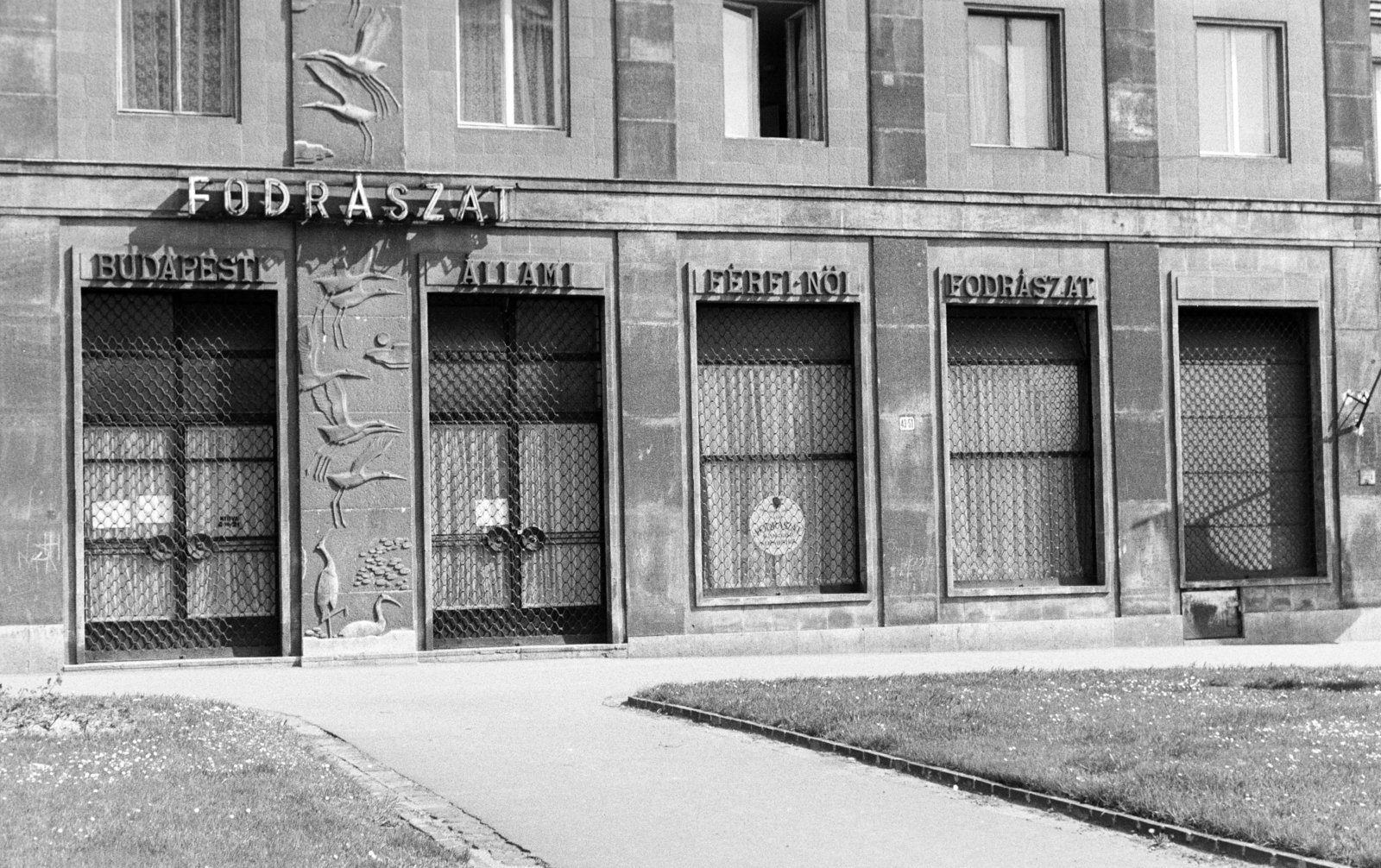 Hungary, Budapest X., Kőrösi Csoma Sándor út 47-51., Budapesti Állami Fodrászat férfi és női fodrászat., 1973, Artfókusz, hairdresser, Budapest, Fortepan #278715
