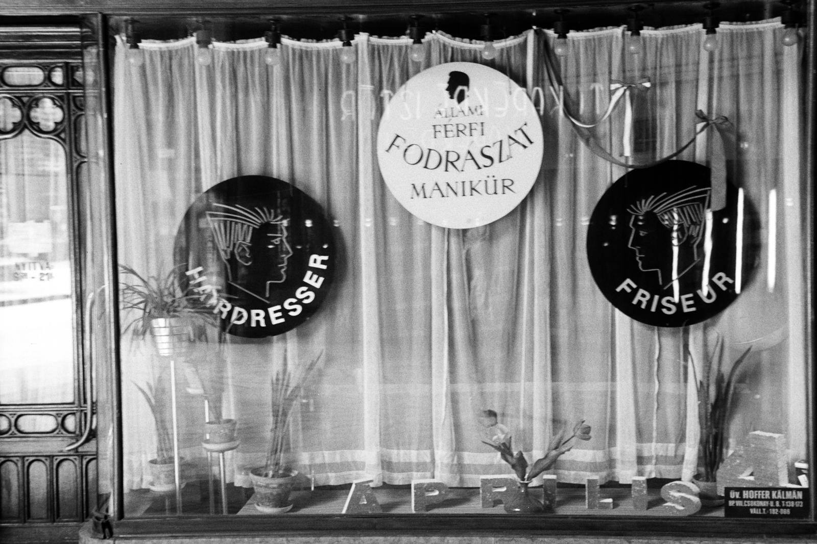 Hungary, Budapest V., Ferenciek tere (Felszabadulás tér), Párizsi udvar. Budapesti Állami Fodrászat férfi fodrászat és kozmetika., 1973, Artfókusz, hairdresser, Budapest, Fortepan #278730