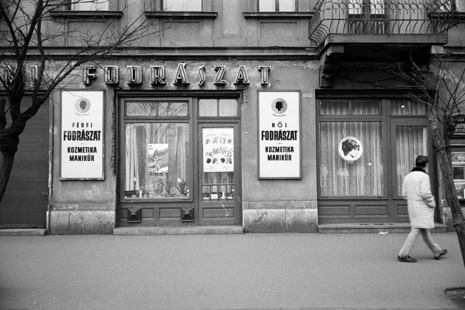 Magyarország, Budapest IV., Árpád út 80., Budapesti Állami Fodrászat férfi és női fodrászat és kozmetika., 1973, Artfókusz, Fábián József, fodrászat, neon felirat, Budapest, Fortepan #278741