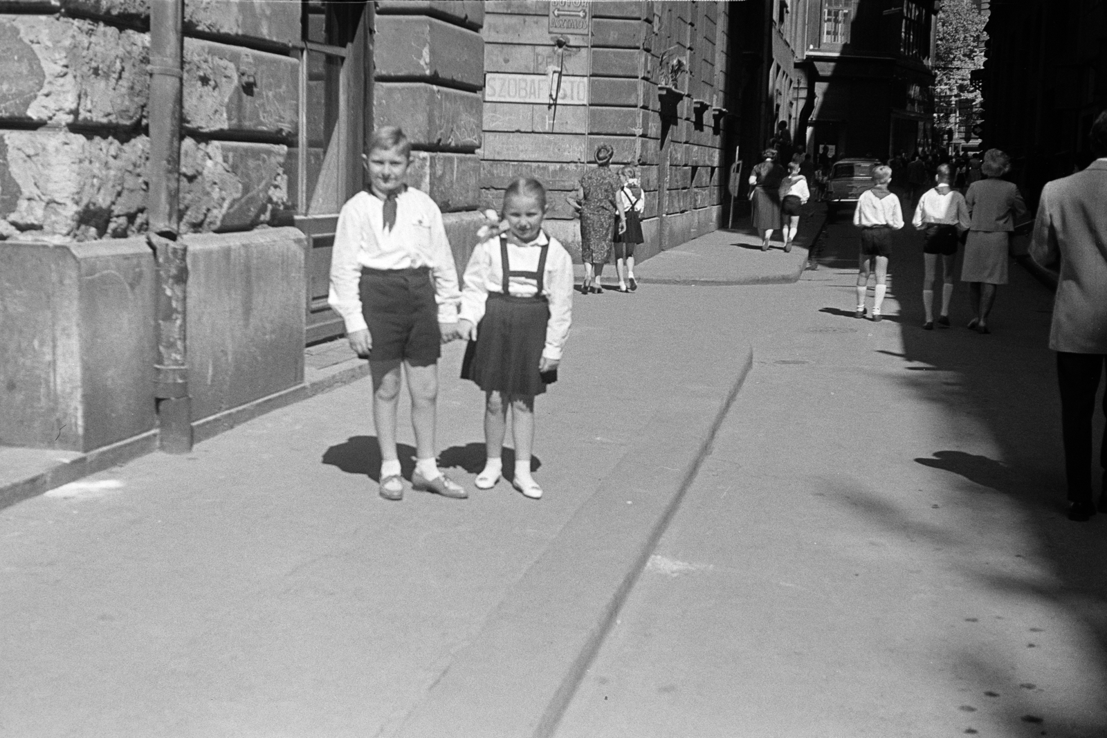 Hungary, Budapest V., Cukor utca a Papnövelde (Eötvös Loránd) utca felől az Irányi utca felé nézve, balra a Pilinszky János (Szivárvány) köz., 1962, Artfókusz, Budapest, Fortepan #278746