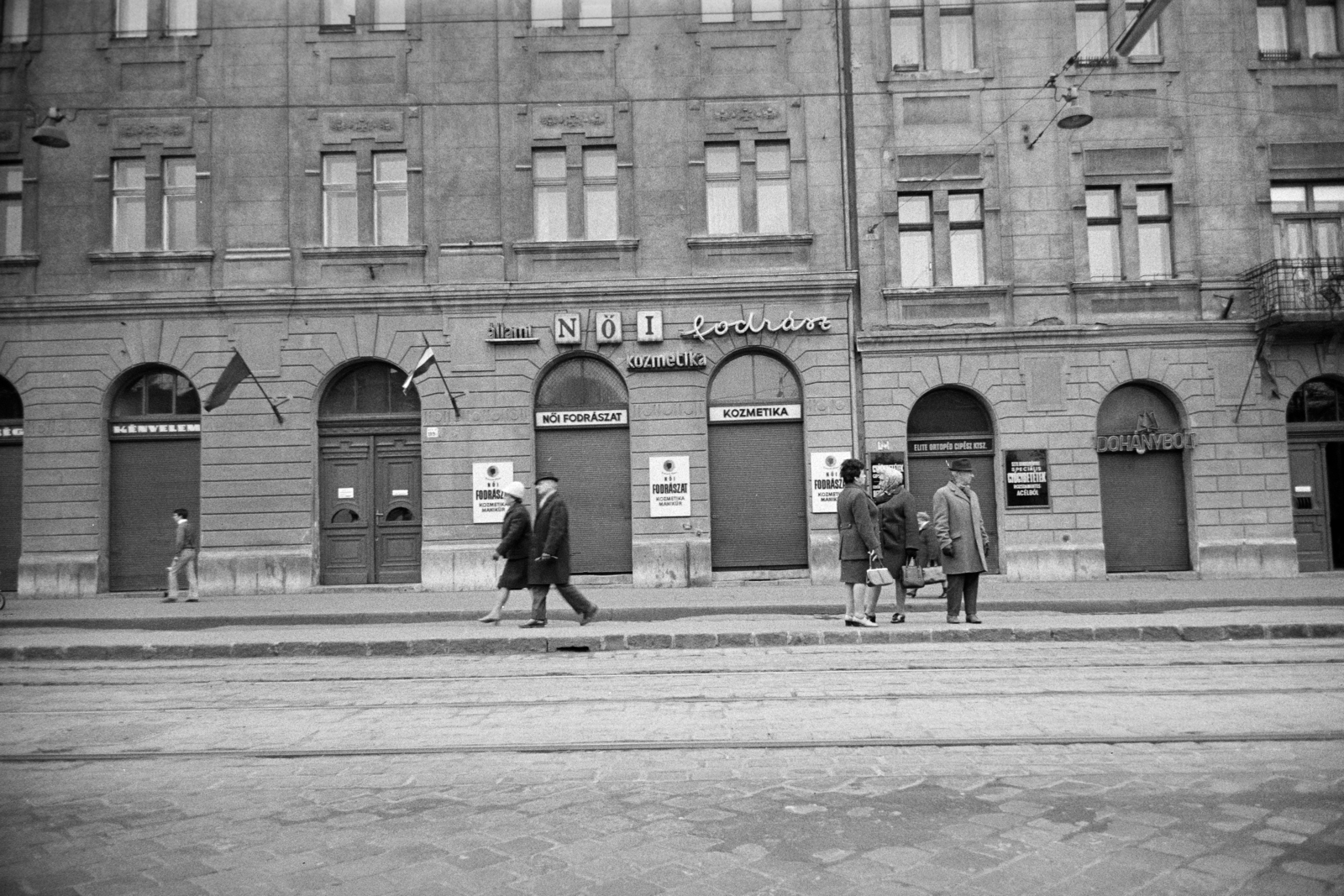 Magyarország, Budapest IX., Üllői út 109/c, Budapesti Állami Fodrászat női fodrászat, kozmetika, manikűr., 1973, Artfókusz, Fábián József, Budapest, Fortepan #278769