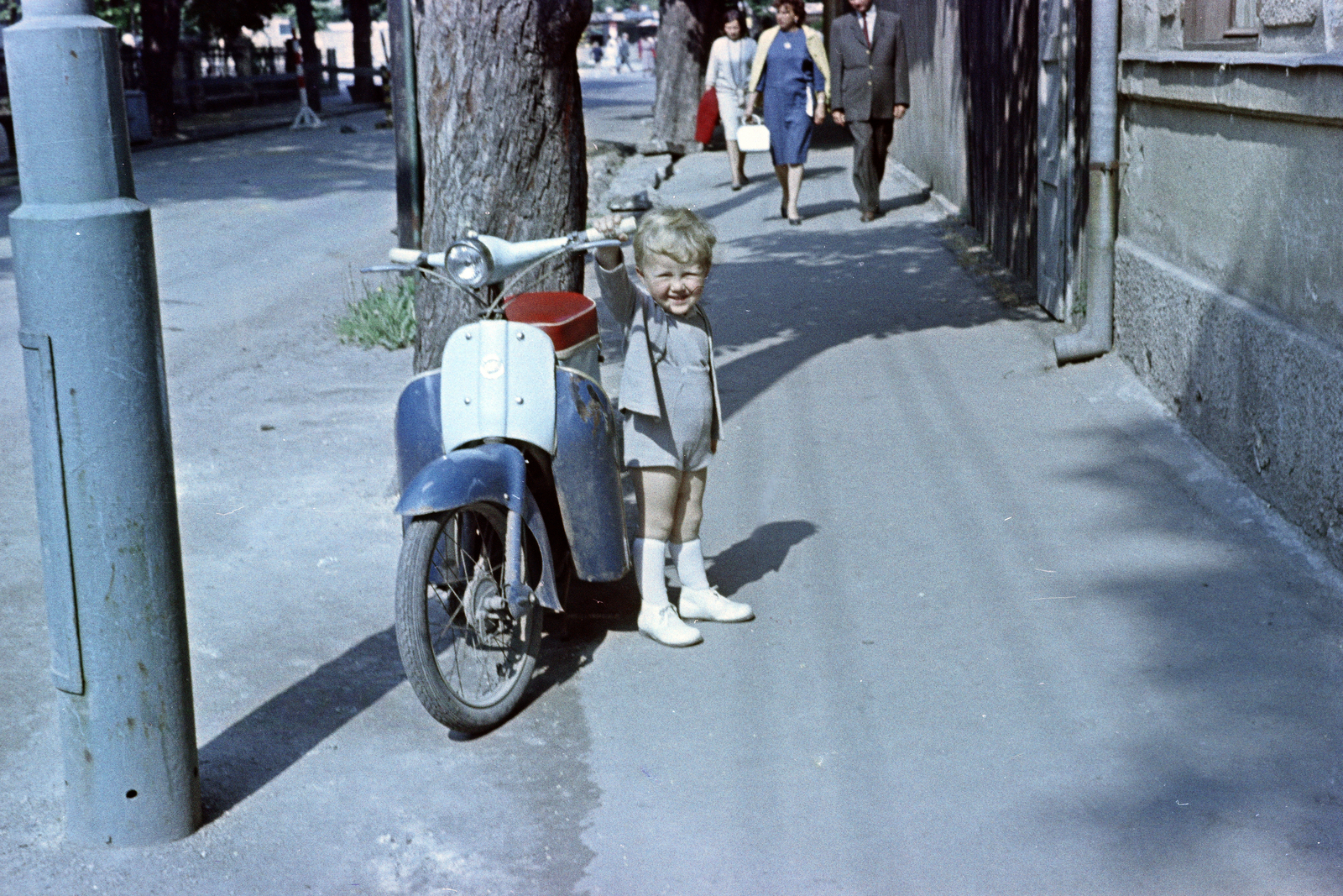 1962, Artfókusz, Fábián József, motorkerékpár, kisfiú, színes, lányok-járművek, Fortepan #278835