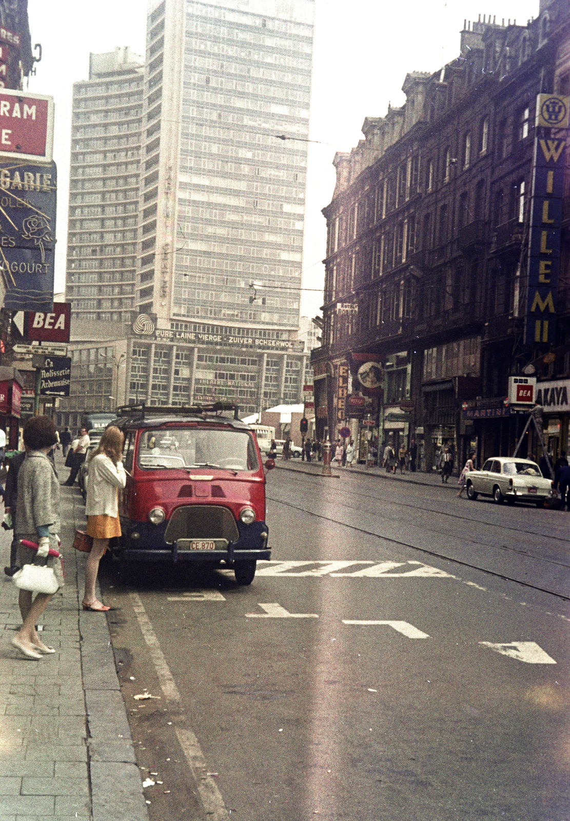 Belgium, Brüsszel, Boulevard Adolphe Max / Adolphe Maxlaan a Boulevard de Jardin Botanique / Kruidtuinlaan felé nézve, háttérben a De Martinitoren / La Tour Martini., 1967, Artfókusz, Fábián József, színes, Fortepan #278840