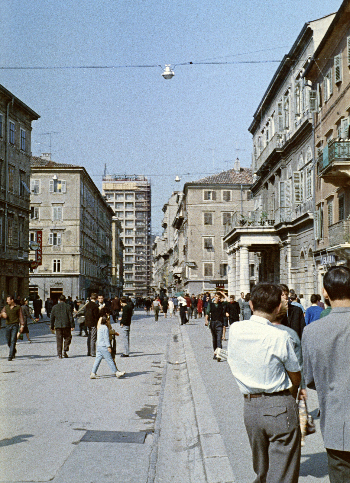 Horvátország,Adria, Fiume, a Korzo, jobbra a régi Városháza (később a Rádio Rijeka) épülete., 1963, Artfókusz, Fábián József, színes, Jugoszlávia, Fortepan #278845