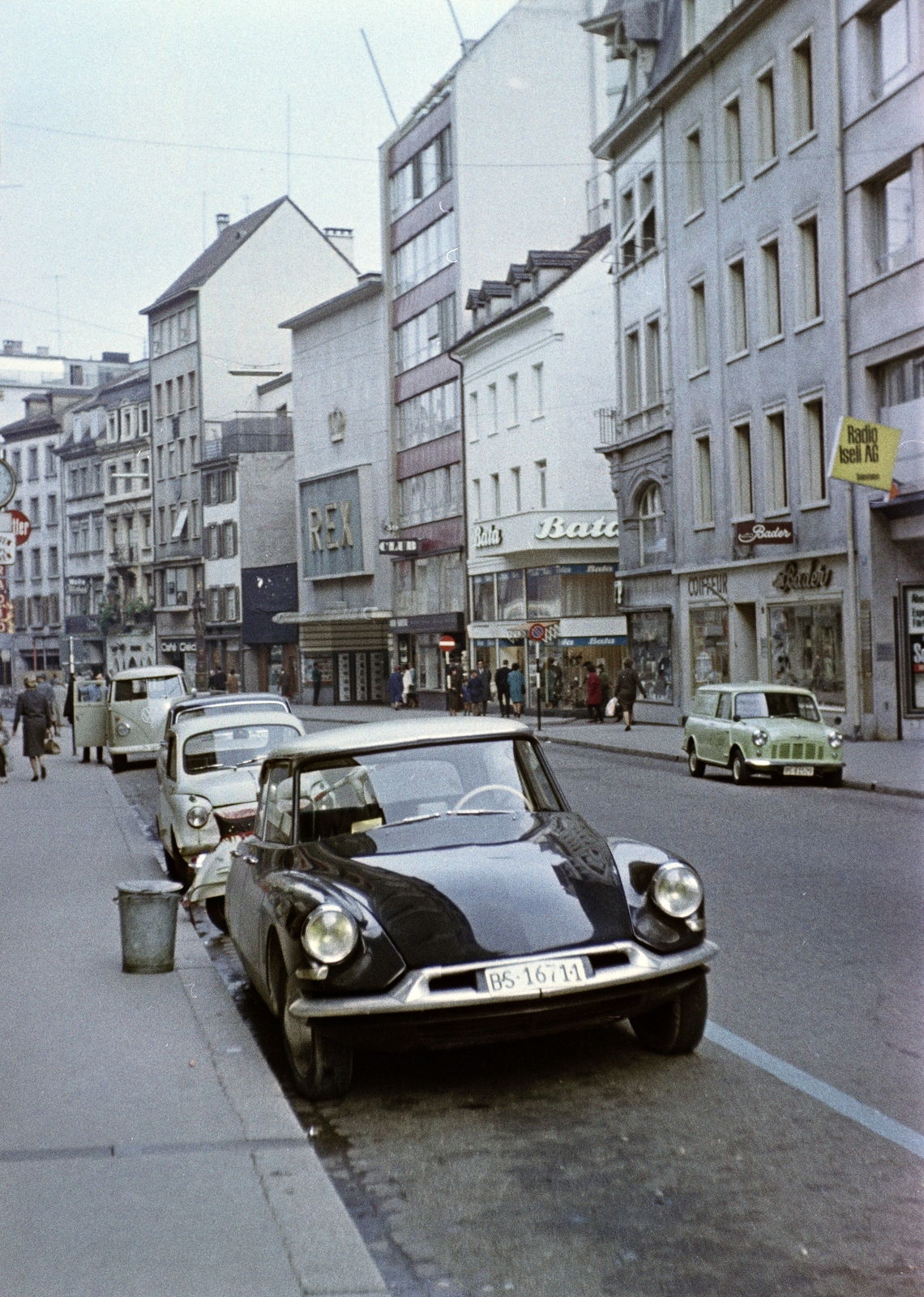 Svájc, Bázel, a Steinenvorstadt a Steinenbachgässlein és a Stänzlergasse között., 1965, Artfókusz, Fábián József, Citroen-márka, Fortepan #278869