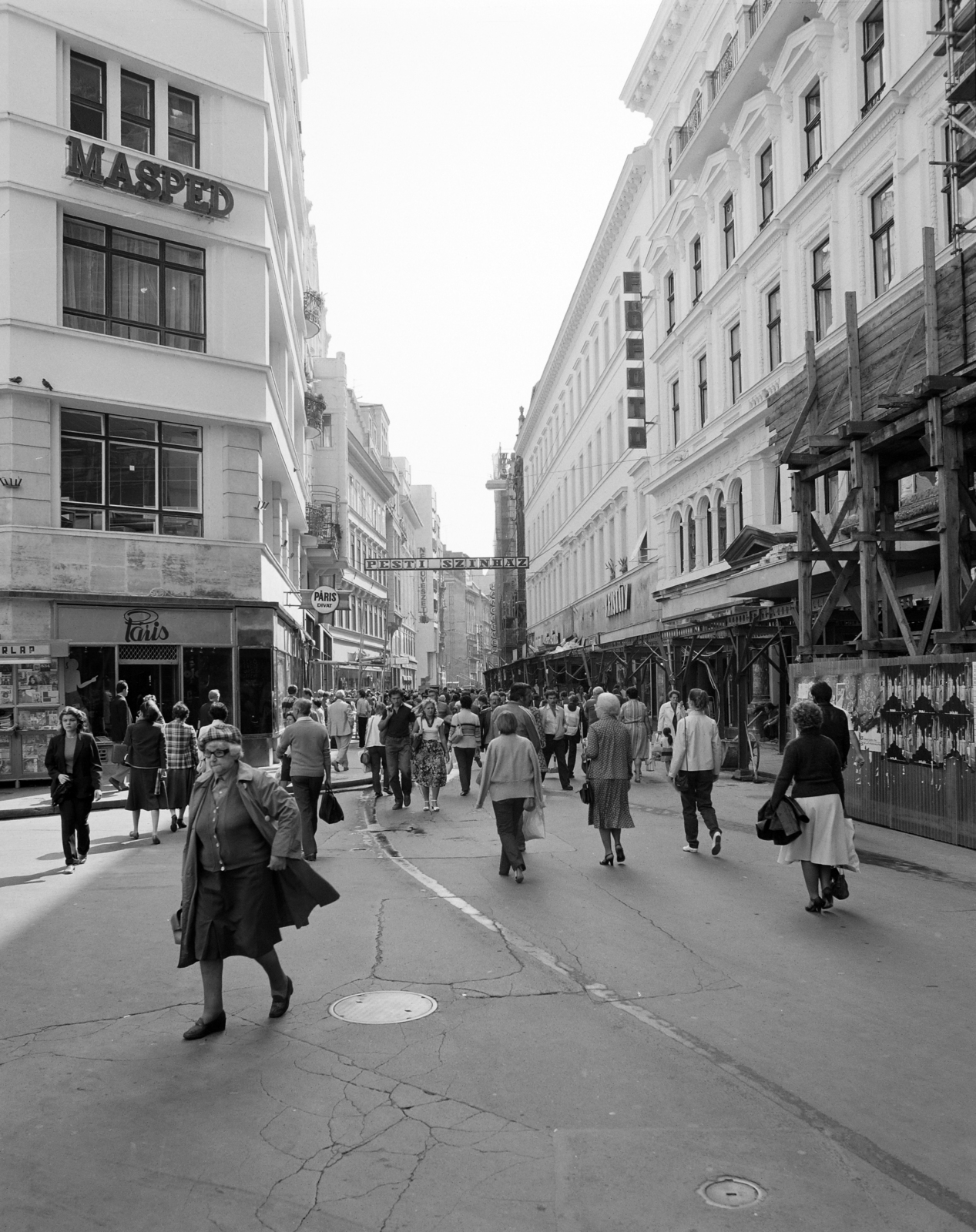 Hungary, Budapest V., Váci utca a Kristóf tértől a Régi posta utca felé nézve., 1986, Artfókusz, Budapest, Fortepan #278884