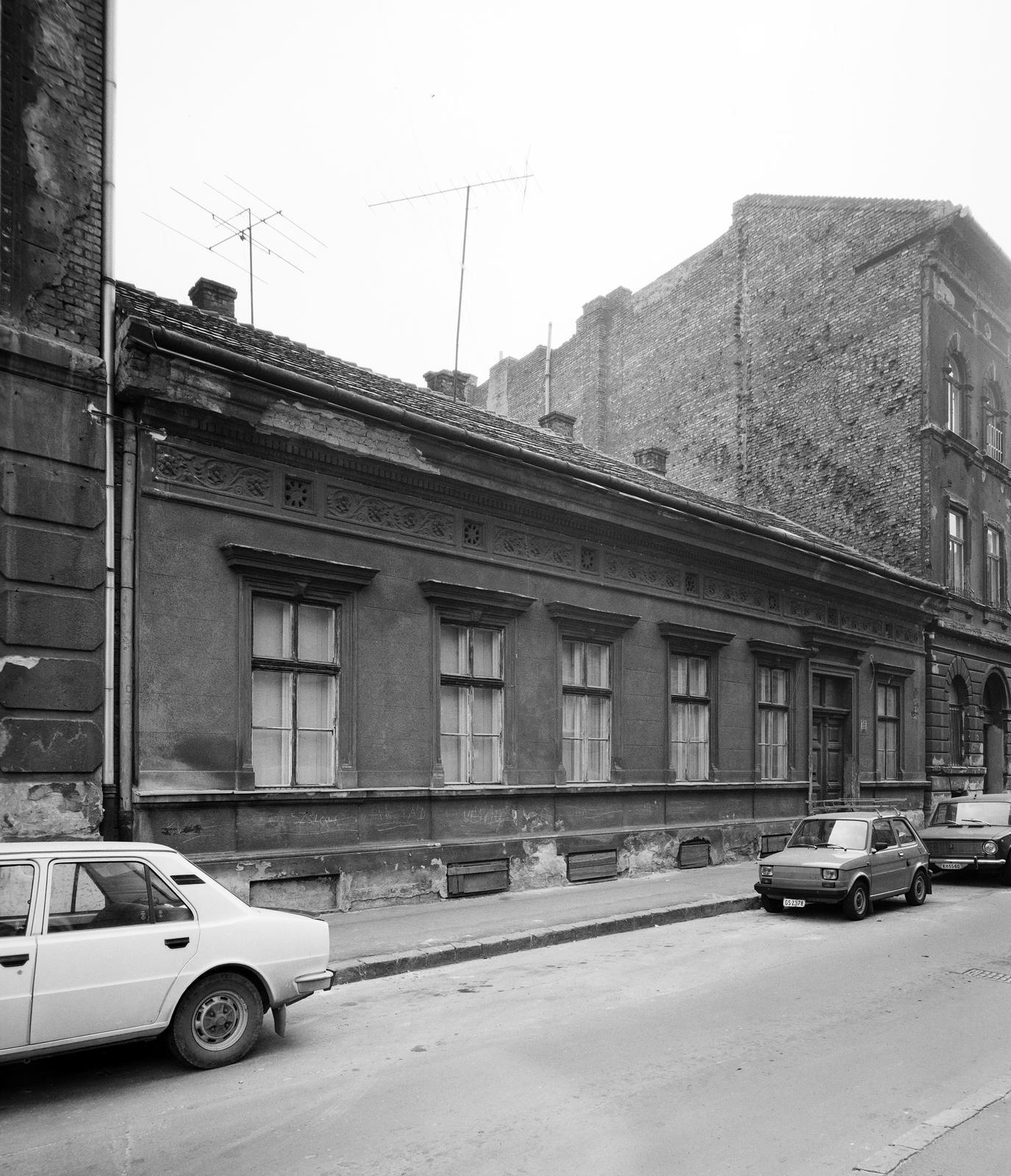 Hungary, Budapest VIII., Nap utca, szemben a 23-as számú ház., 1987, Artfókusz, Budapest, Fortepan #278941